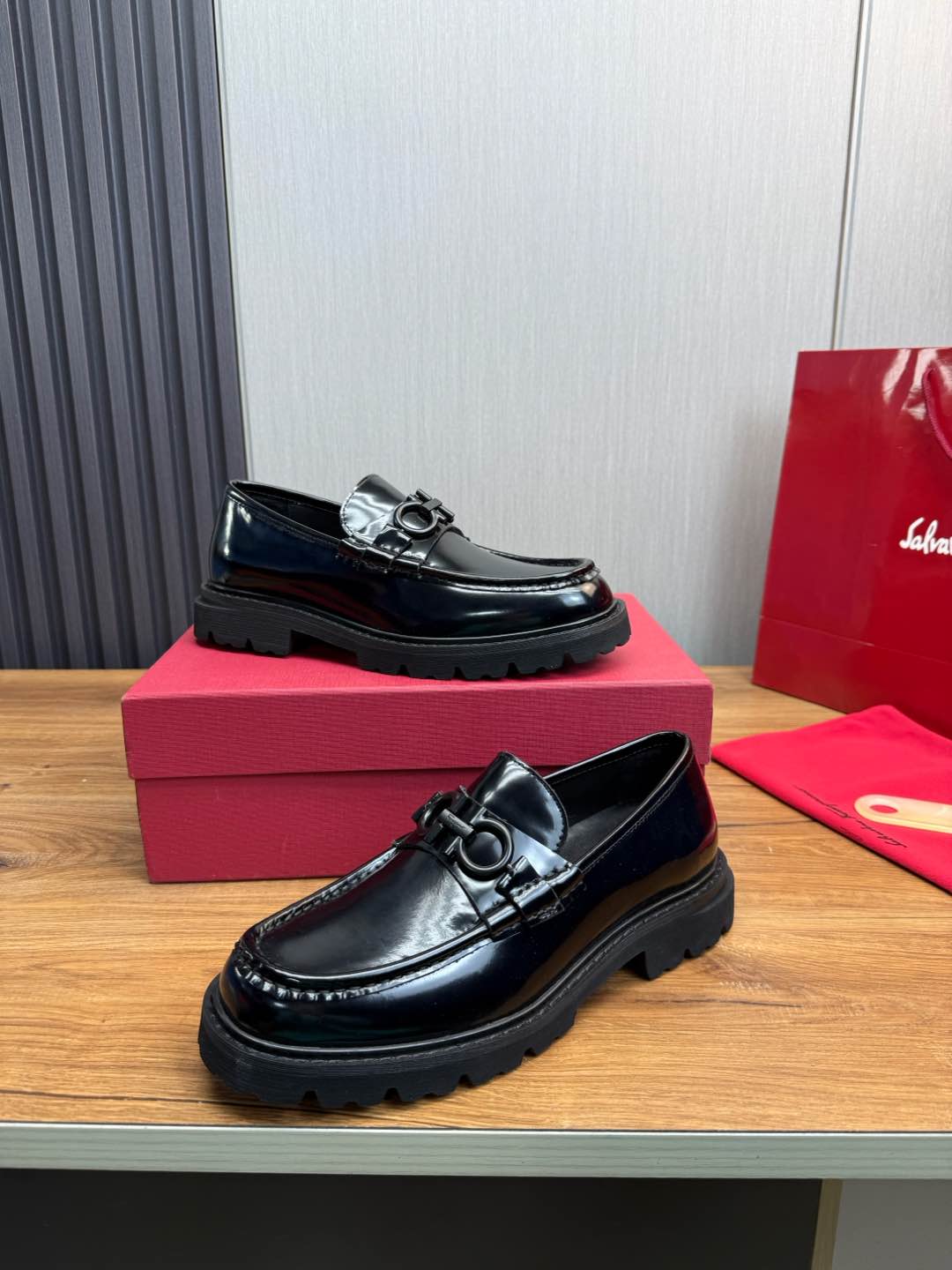 Ferragamo Men's Business Casual Leather Shoes Top Grade Black Loafers 5 i1735847825803 705 0 5