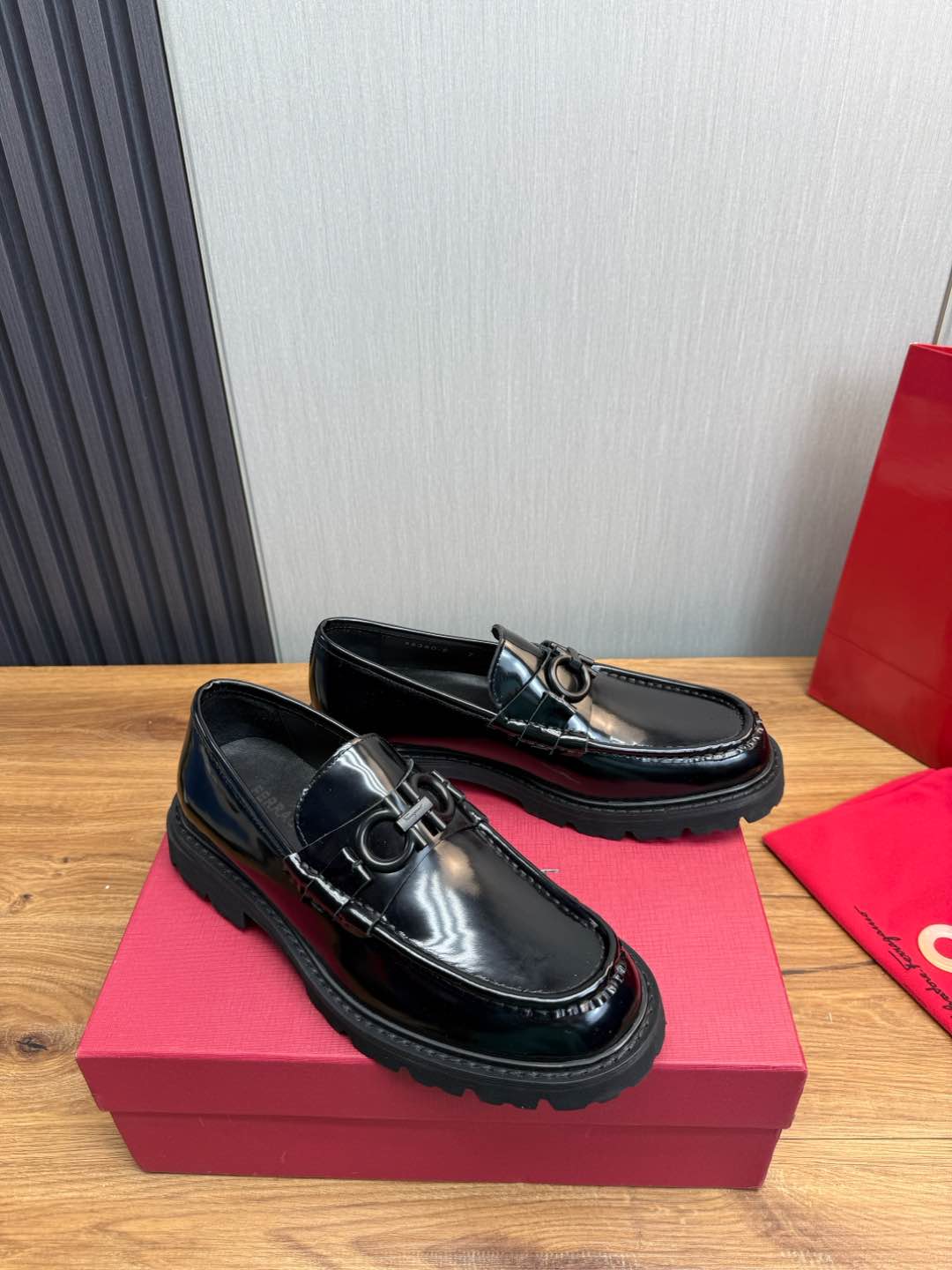 Ferragamo Men's Business Casual Leather Shoes Top Grade Black Loafers 4 i1735847826615 7641 0 3