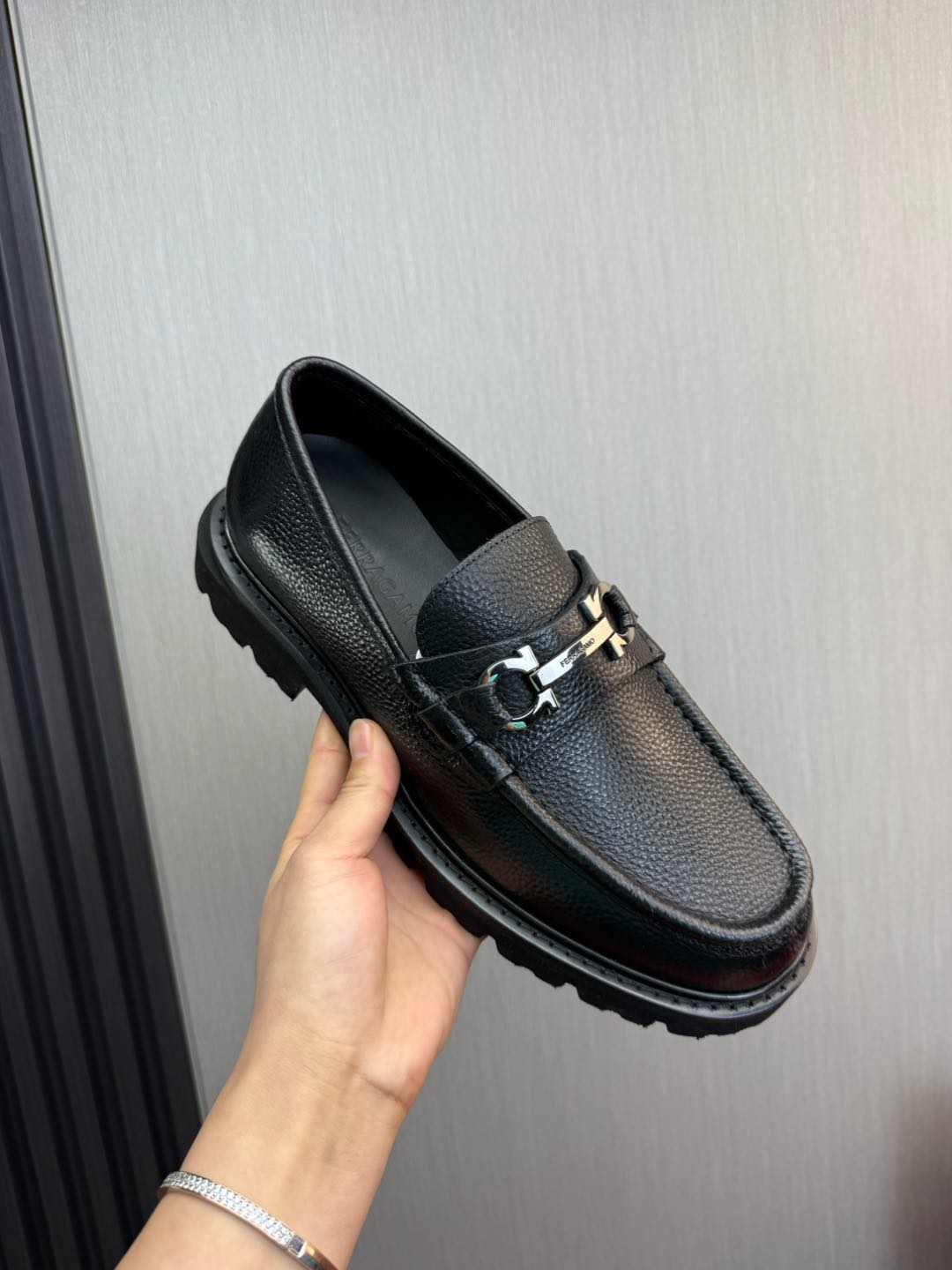 Ferragamo Men's Black Leather Loafers Business Casual Dress Shoes 9 i1735847908354 6239 0 6