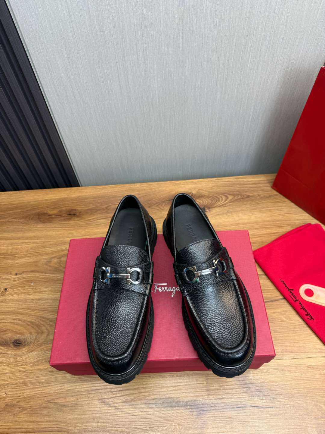 Ferragamo Men's Black Leather Loafers Business Casual Dress Shoes 3 i1735847908593 115 0 1