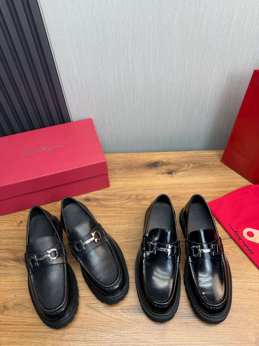 Ferragamo Men's Black Leather Loafers Business Casual Dress Shoes