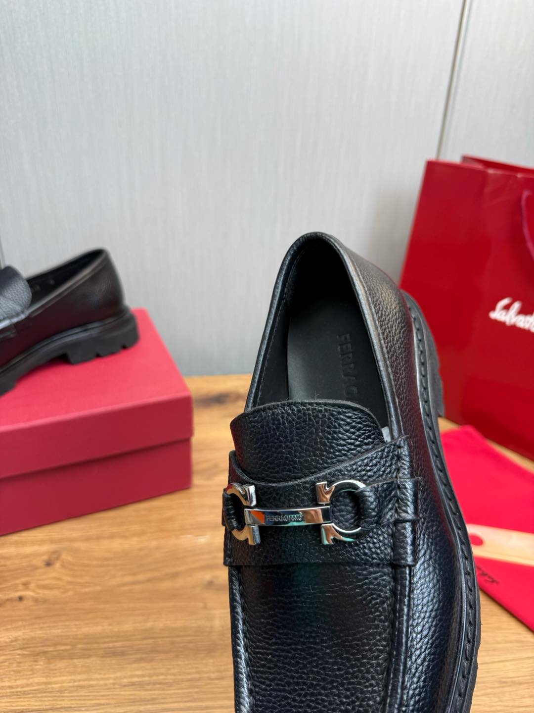 Ferragamo Men's Black Leather Loafers Business Casual Dress Shoes 10 i1735847909072 3439 0 9