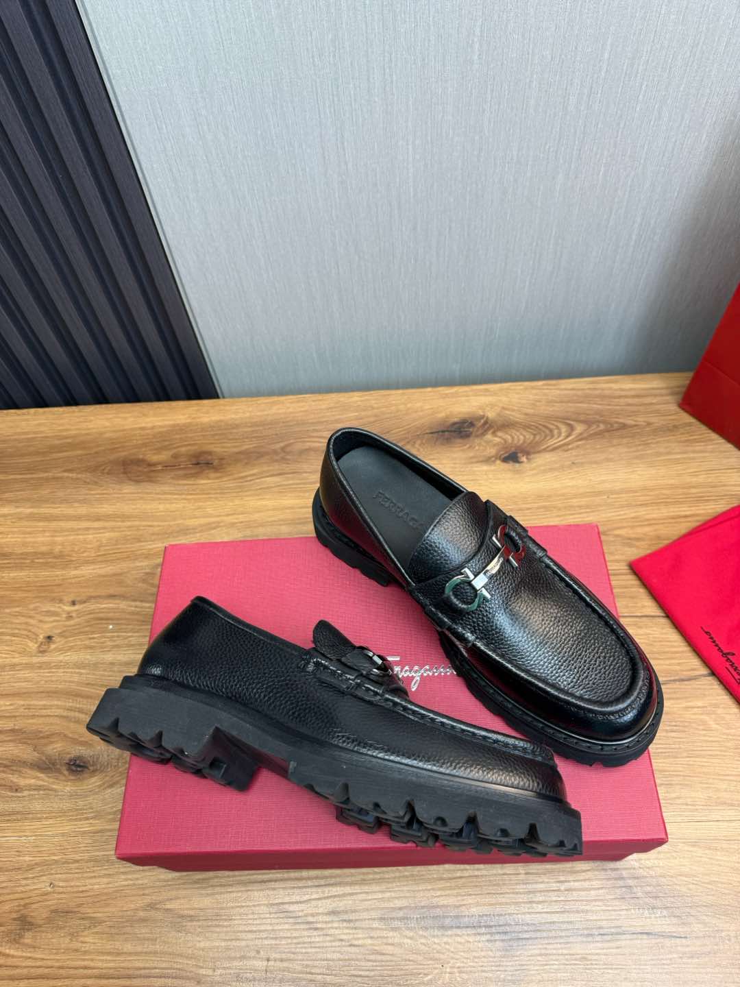 Ferragamo Men's Black Leather Loafers Business Casual Dress Shoes 7 i1735847909195 1476 0 3