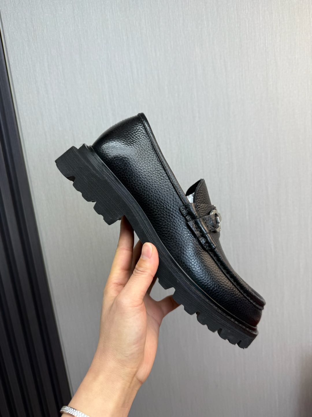 Ferragamo Men's Black Leather Loafers Business Casual Dress Shoes 8 i1735847909304 765 0 5