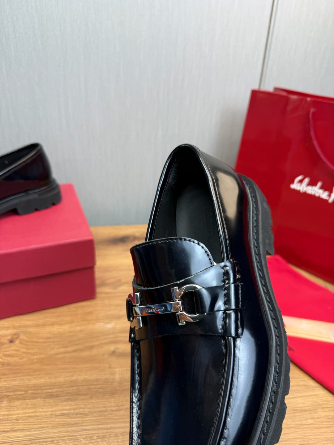 Ferragamo Men's Black Leather Loafers with Lug Sole,Business Casual Shoes 10 i1735847944460 8222 0 9