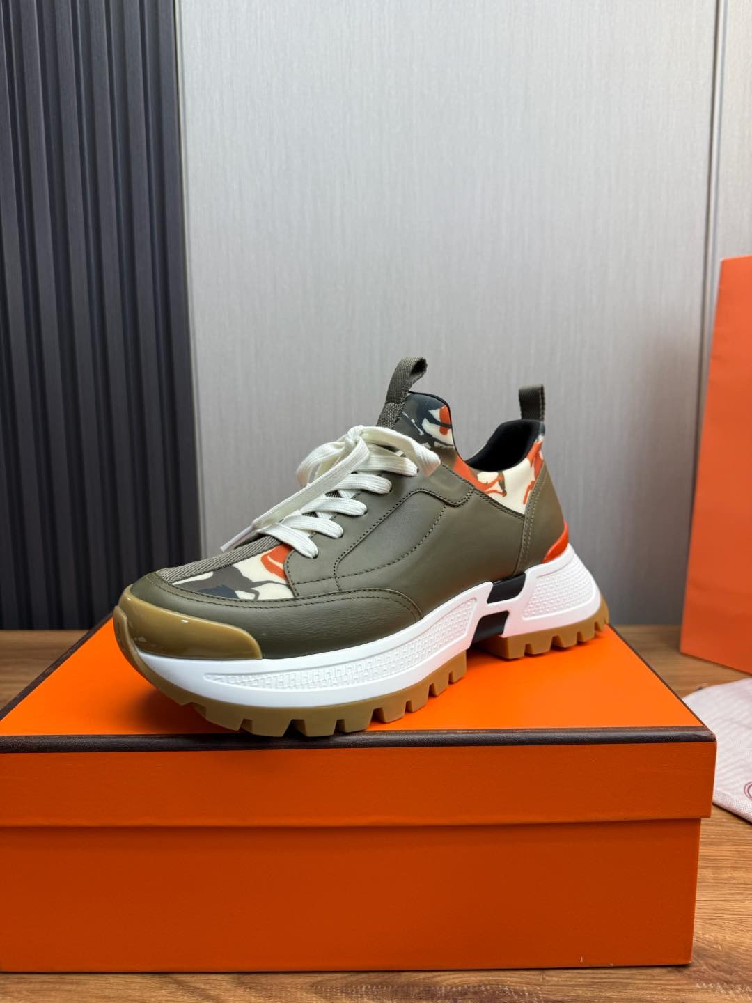 NO:270432,HERMES/Hermes** Sports Men's Shoes The upper is printed with high-tech Jersey fabric and calfskin sneakers. The oversized sole is decorated with geometric patterns and is decorated with iconic 