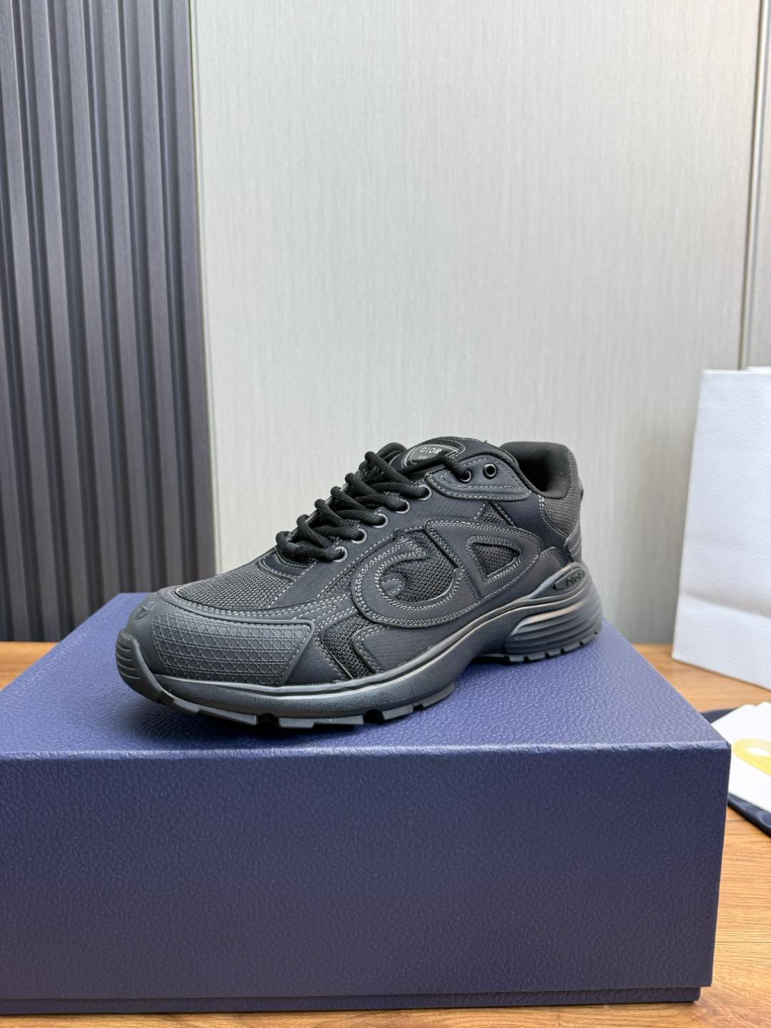 NO:271538,D Home Dior ~ New B30 Couple low-top sneakers, the highest version of the market. It is carefully crafted with gray mesh fabric and white technology fabrics, decorated with reflective 