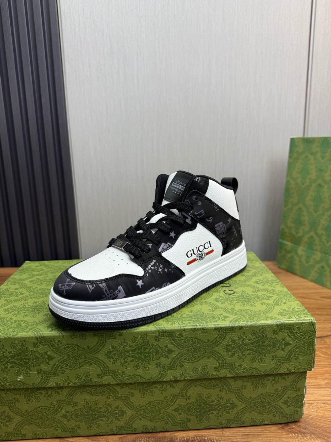 NO:270641,Guqi. New products are coming to a fashion trendy men's must-have, big brand style, material upper imported cowhide splicing fabric   breathable mesh inner lining, wear-resistant rubber sole, 39-44,,cowhide19860909古奇.新品来袭时尚潮男必备,大牌风范, 材料鞋面进口牛皮拼接面料 透气网内里,耐磨橡胶大底,39-44,,cowhide,Men's shoes