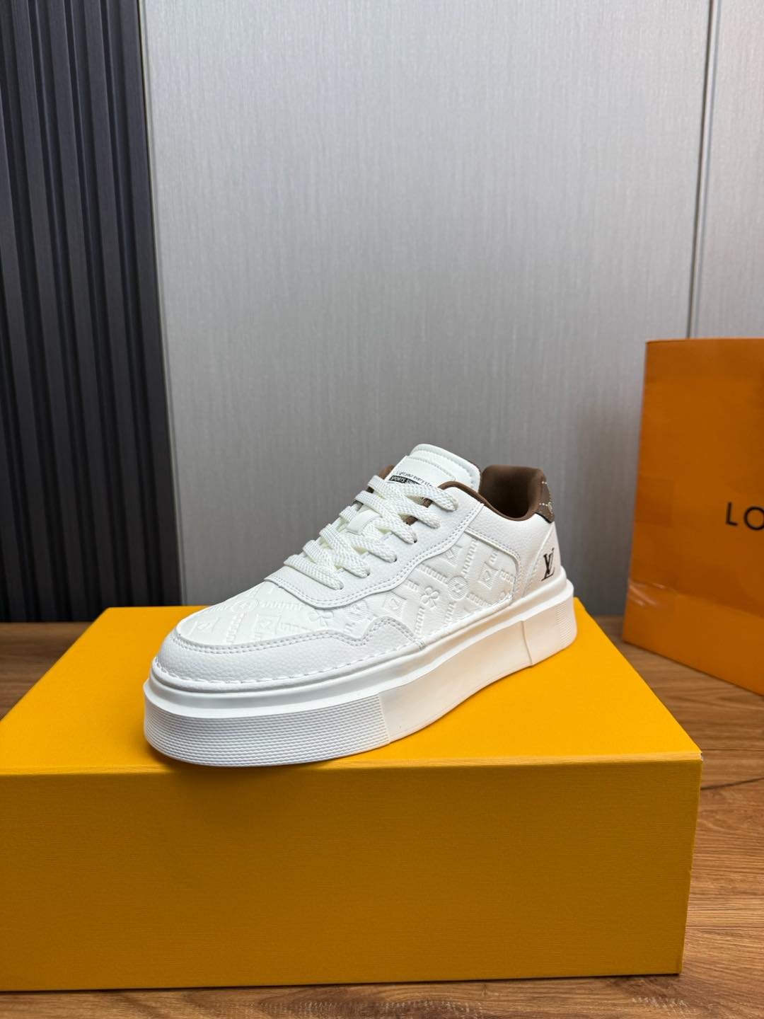 NO:270647,LV. New products are coming to a fashion trendy men's must-have, big brand style, material upper imported cowhide splicing fabric   breathable mesh inner lining, wear-resistant rubber sole, 39-44,,louis vuitton,cowhide19860909LV.新品来袭时尚潮男必备,大牌风范, 材料鞋面进口牛皮拼接面料 透气网内里,耐磨橡胶大底,39-44,,louis vuitton,cowhide,Men's shoes