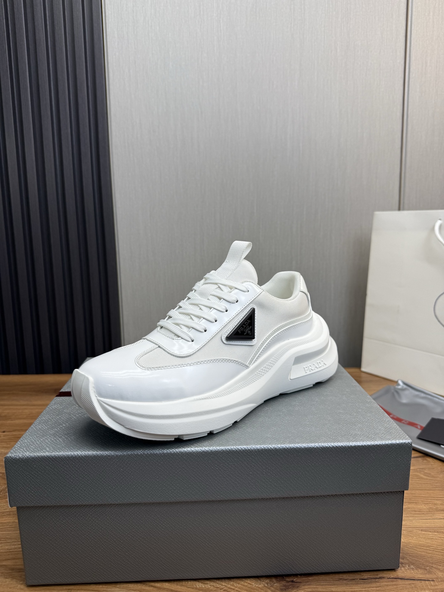 NO:272407,【PRADA Prada】The men's shoes counter hits, the official website is synchronized, high-quality shipment original cowhide   cowhide inner, 11 replica, original original bottom, 38-45 (45 custom made without return or exchange),, prada, prada, cowhide19860909【PRADA普拉达】男鞋专柜爆款,官网同步,高品质出货原版牛皮拼 牛皮内里,11复刻 ,原厂原版底,38-45（45定做不退换）,,prada,prada,cowhide,Men's shoes