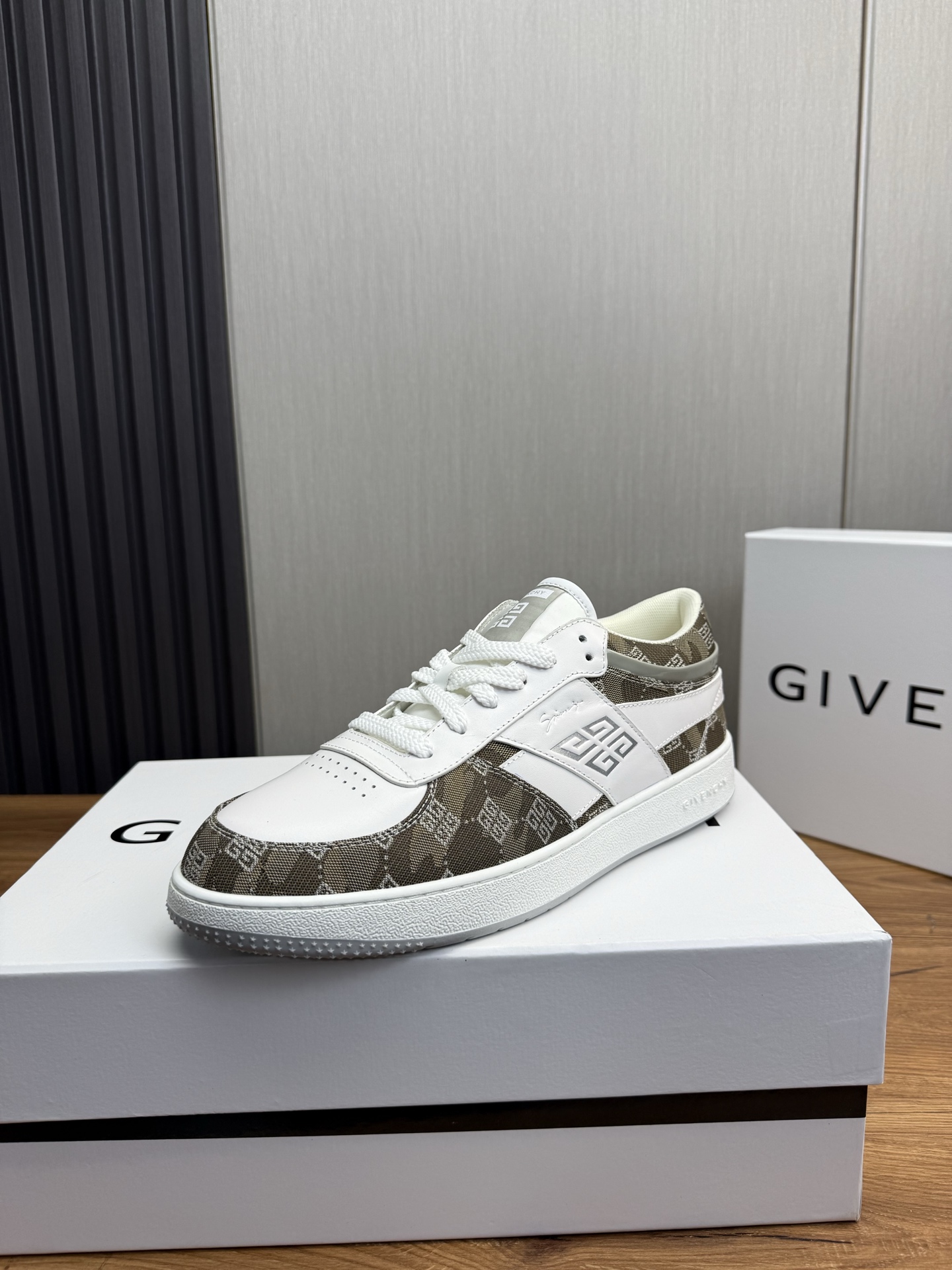 NO:273487,GIVENCHY Givenchy. Men's new fashion casual shoes hot sale Imported cowhide. Comfortable sheepskin lining. Original outsole. Comfortable feet. Size 38-44 (45 custom made without return)., given, given, given, given, cowhide, sheepskin19860909GIVENCHY纪梵希 .男士新款时尚休闲板鞋热卖 进口牛皮.舒适羊皮内里 原版大底 脚感舒适 38-44码（45订做不退换）,,givenchy,givenchy,cowhide,sheepskin,Men's shoes