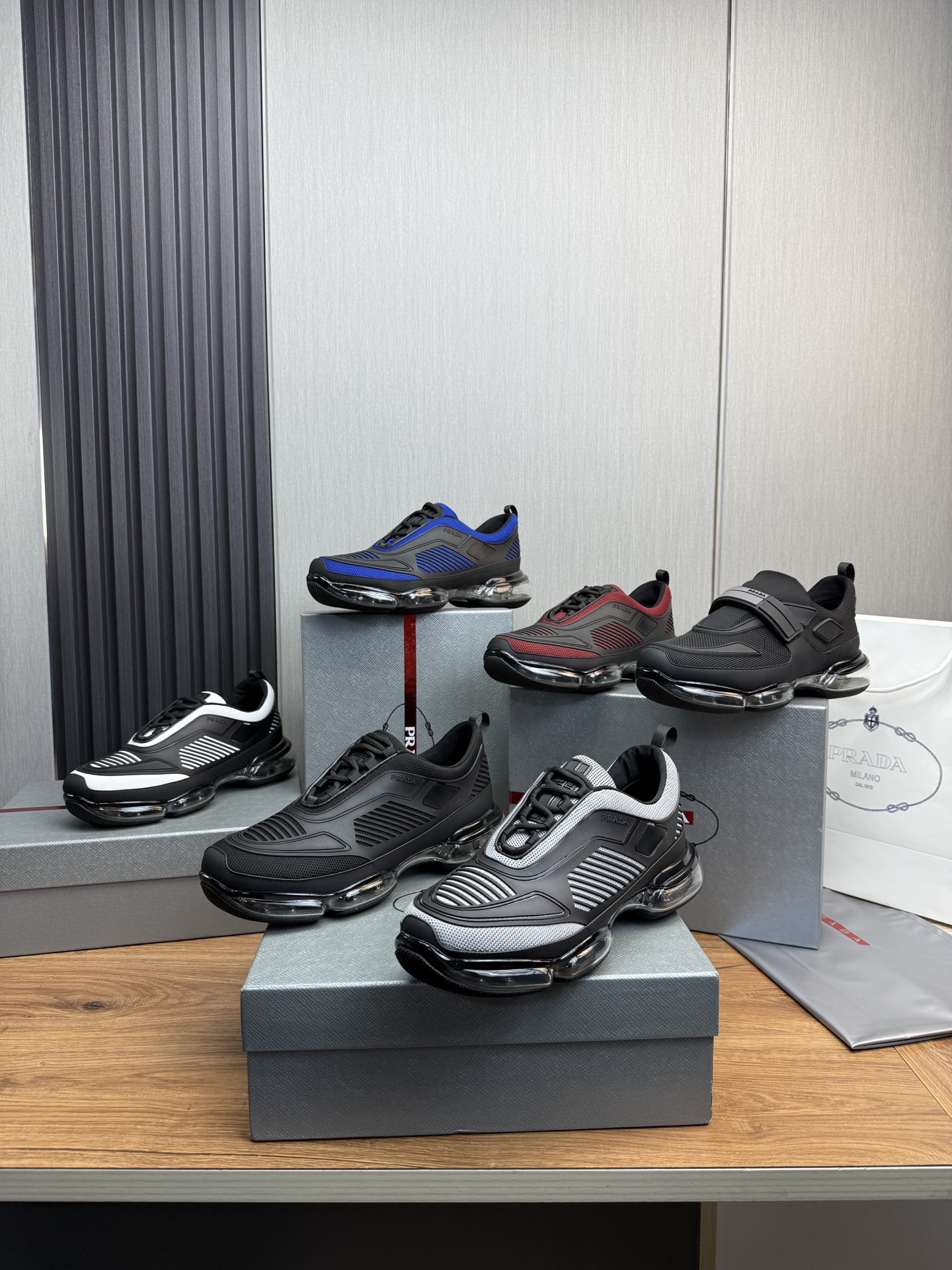 NO:280599,【PRADA Prada】The men's shoes counter hits, high-quality shipping official website synchronizes the original fly-woven rubber fabric   cowhide inner lining, 1 to 1 replica, original air cushion original bottom, 38-45 (45 custom made, one size larger), prada, prada, cowhide19860909【PRADA普拉达】男鞋专柜爆款,高品质出货官网同步 原版飞织滴胶面料 牛皮内里,1比1复刻 ,原厂抽空气垫原版底,38-45（45订做,偏大一码）,,prada,prada,cowhide,Men's shoes