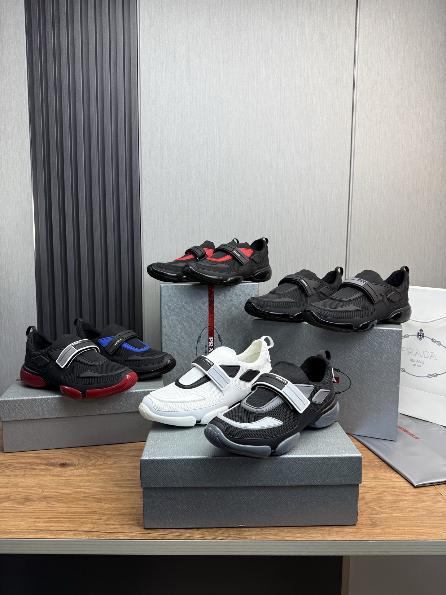 NO:280577,【PRAD* Prada】Common men's shoes, 1:1 made on the official website, high-quality shipment and imported flying woven rubber splicing, cowhide Neli original factory special original bottom, 38-45 (45 custom made, one size larger),, prada, prada, cowhide19860909【PRAD*普拉达】专柜爆款男鞋,官网1:1制作,高品质出货进口飞织胶料拼接,牛皮内里原厂特供原版底,38-45（45订做,偏大一码）,,prada,prada,cowhide,Men's shoes