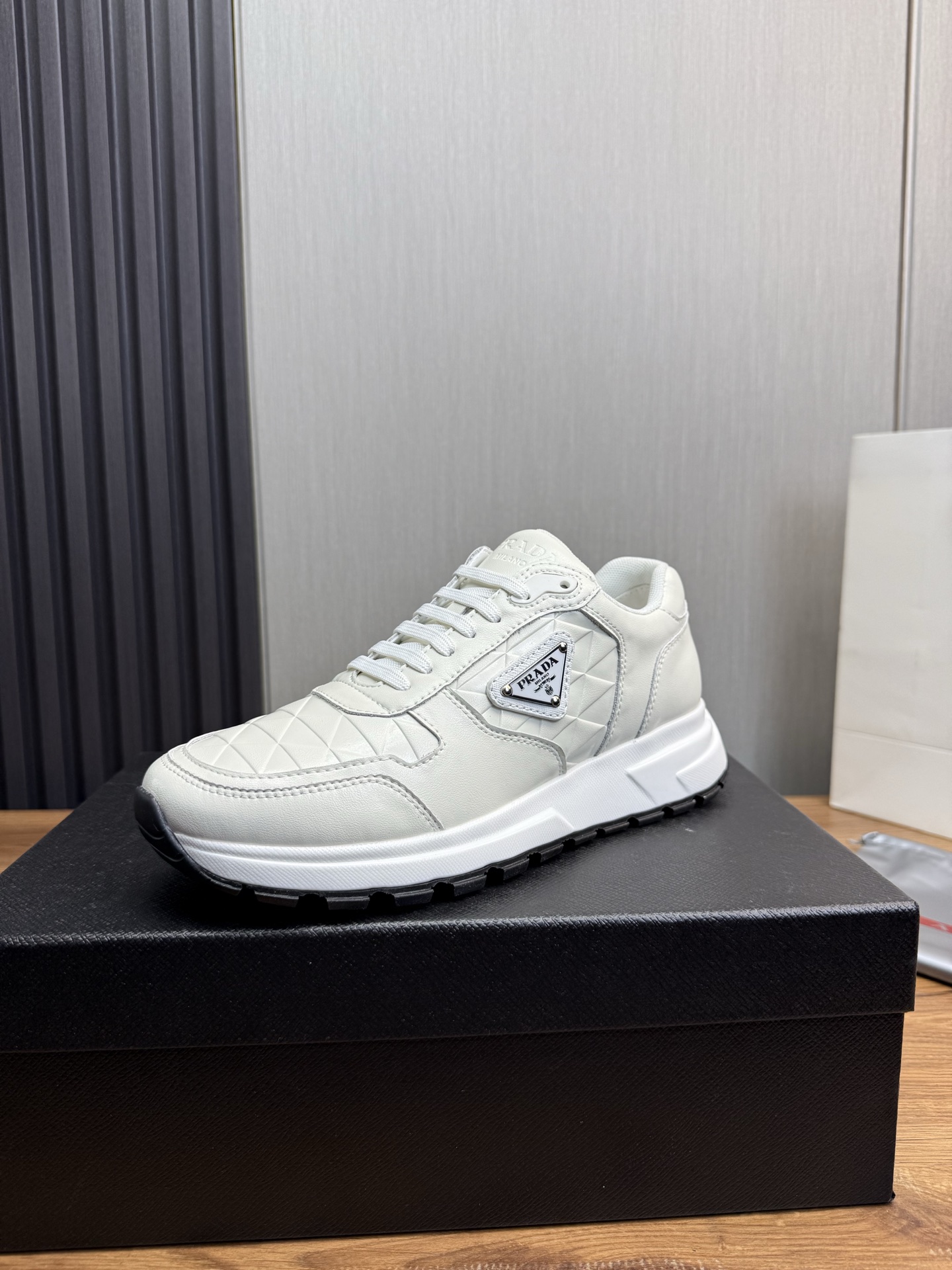 NO:273494,【PRADA Prada】The men's shoes counter hit, the official website is synchronized, high-quality shipment original cowhide splicing   cowhide inner, 11 replica, original original bottom, 38-45 (45 custom made without return or exchange),, prada, prada, cowhide19860909【PRADA普拉达】男鞋专柜爆款,官网同步,高品质出货原版牛皮拼接 牛皮内里,11复刻 ,原厂原版底,38-45（45定做不退换）,,prada,prada,cowhide,Men's shoes