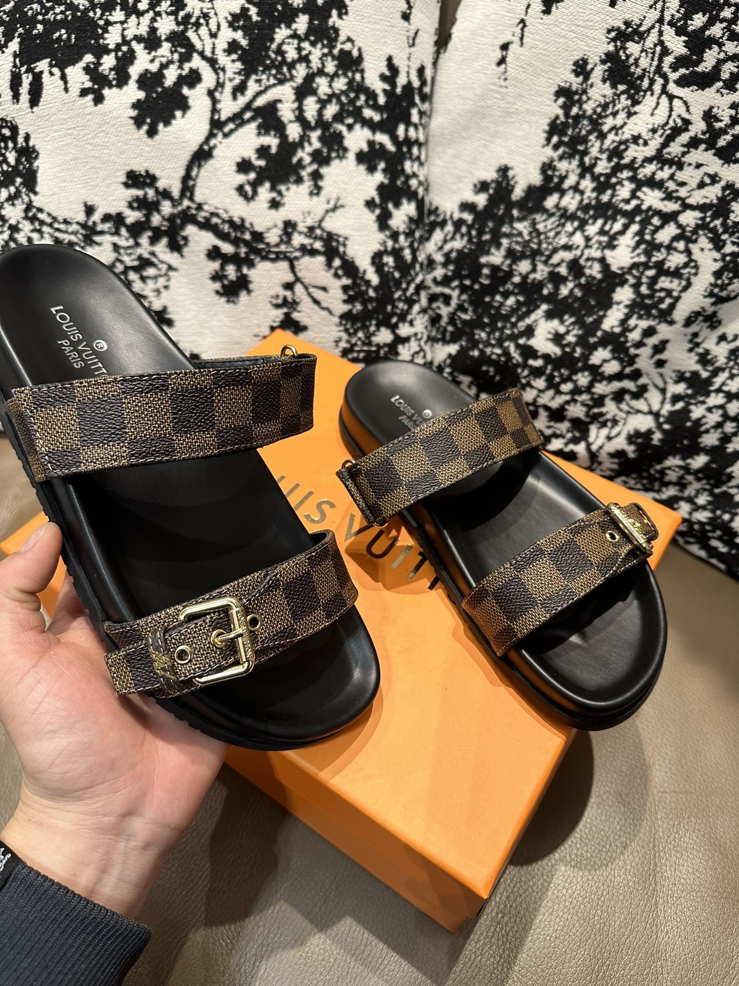 NO:273516,LV chess board 35-46 yards, louis vuitton19860909LV 棋格盘 35-46码,,louis vuitton,Men's shoes