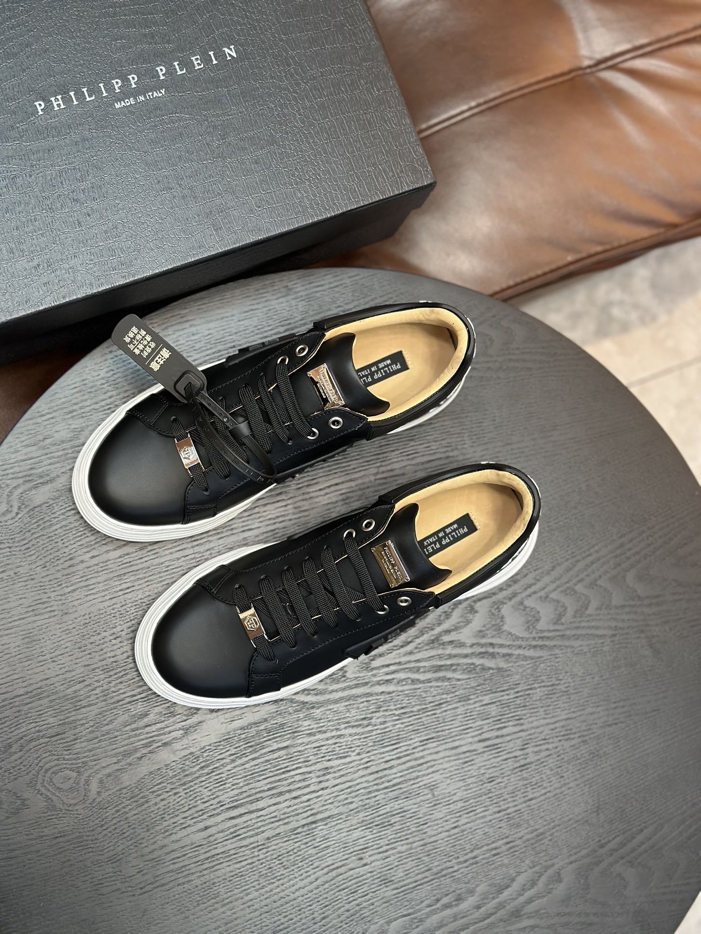 NO:283040,[PHILIPP PLEIN] Top original order in stock!  German PP fashion brand men's shoes, metal elements are used to the fullest, and the charm of punk trend!  The simplest style of fashion - this is the fashion spirit of street handsome men!  Material upper imported cowhide with snakeskin, cowhide inner lining, original rubber outsole, size 38-45 (38.45 customized), cowhide, snakeskin19860909[PHILIPP PLEIN】顶级原单现货！德国PP潮牌男鞋,金属元素被运用的淋漓尽致,朋克潮流的魅力！时尚焦点至简之范--这就是街头型男的时尚精神！材质鞋面进口牛皮配蛇皮,牛皮内里,原版橡胶大底,码数38-45（38.45订做）,,cowhide,snakeskin,Men's shoes