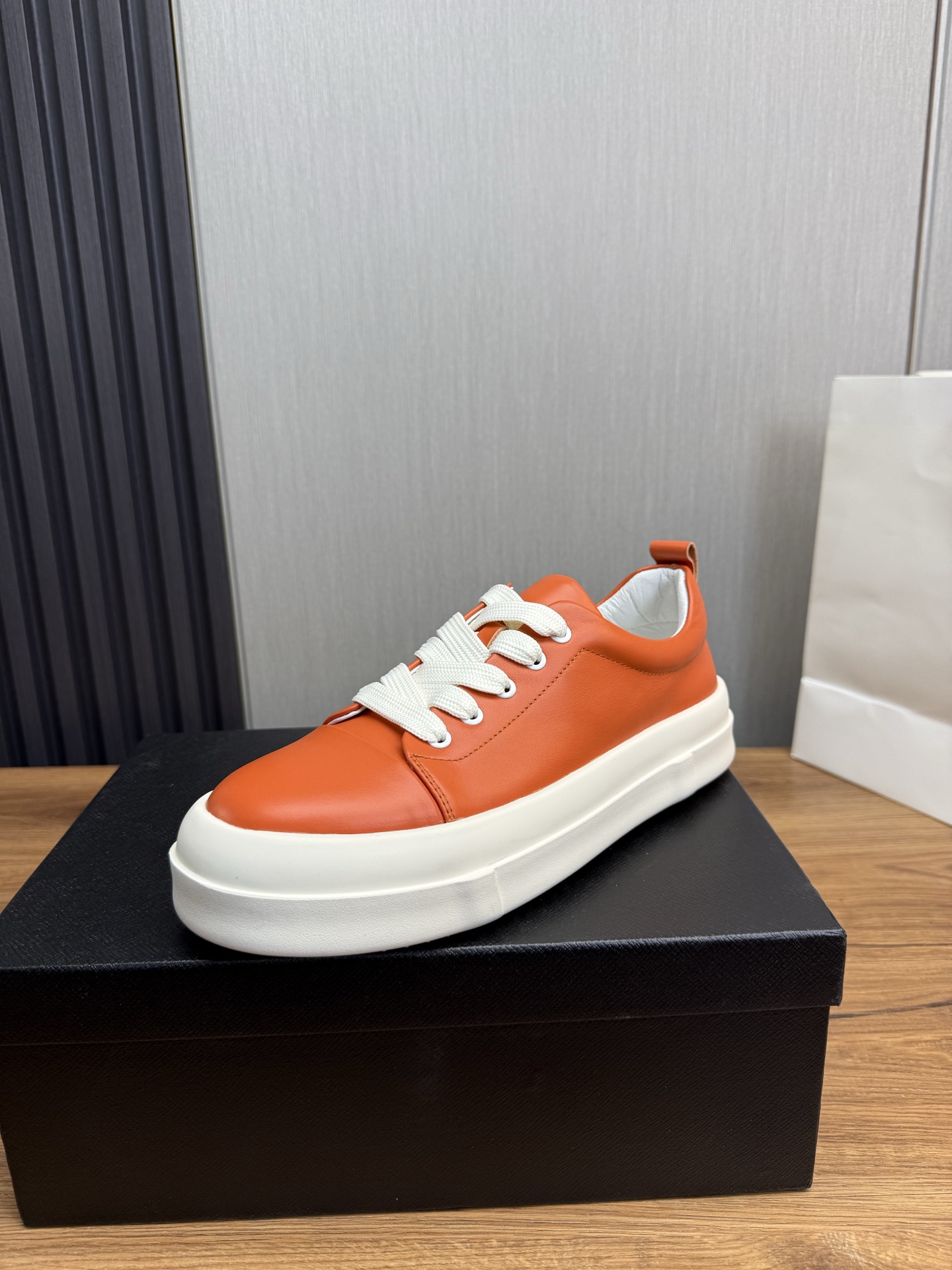 NO:274121,PRADA [Prada] Men's new casual shoes, imported cowhide   genuine leather inner lining. Anti-slip sole, 38-44 (45 customized),, prada, prada, cowhide19860909PRADA【普拉达】男士新款休闲鞋 进口牛皮 真皮内里.版防滑大底,38-44（45订做）,,prada,prada,cowhide,Men's shoes