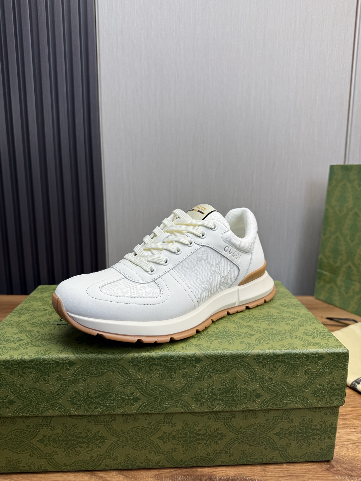 NO:274298,GUCC*—Guqi. High-version counters are available simultaneously. Men's new style of shoes, imported cowhide upper; 