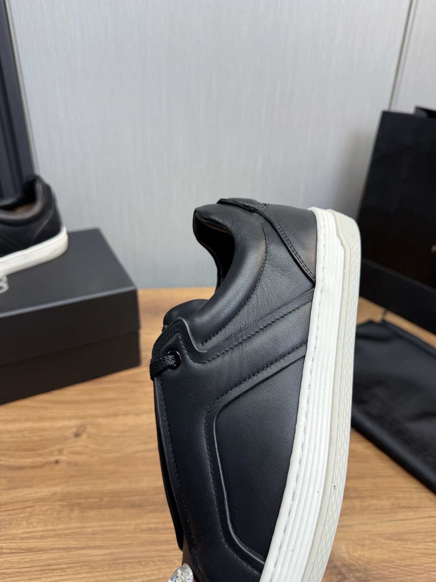 Dunhill Men's Fashion Sneakers - Black Leather, Lightweight & Breathable 10 i1742497261801 3259 0 8