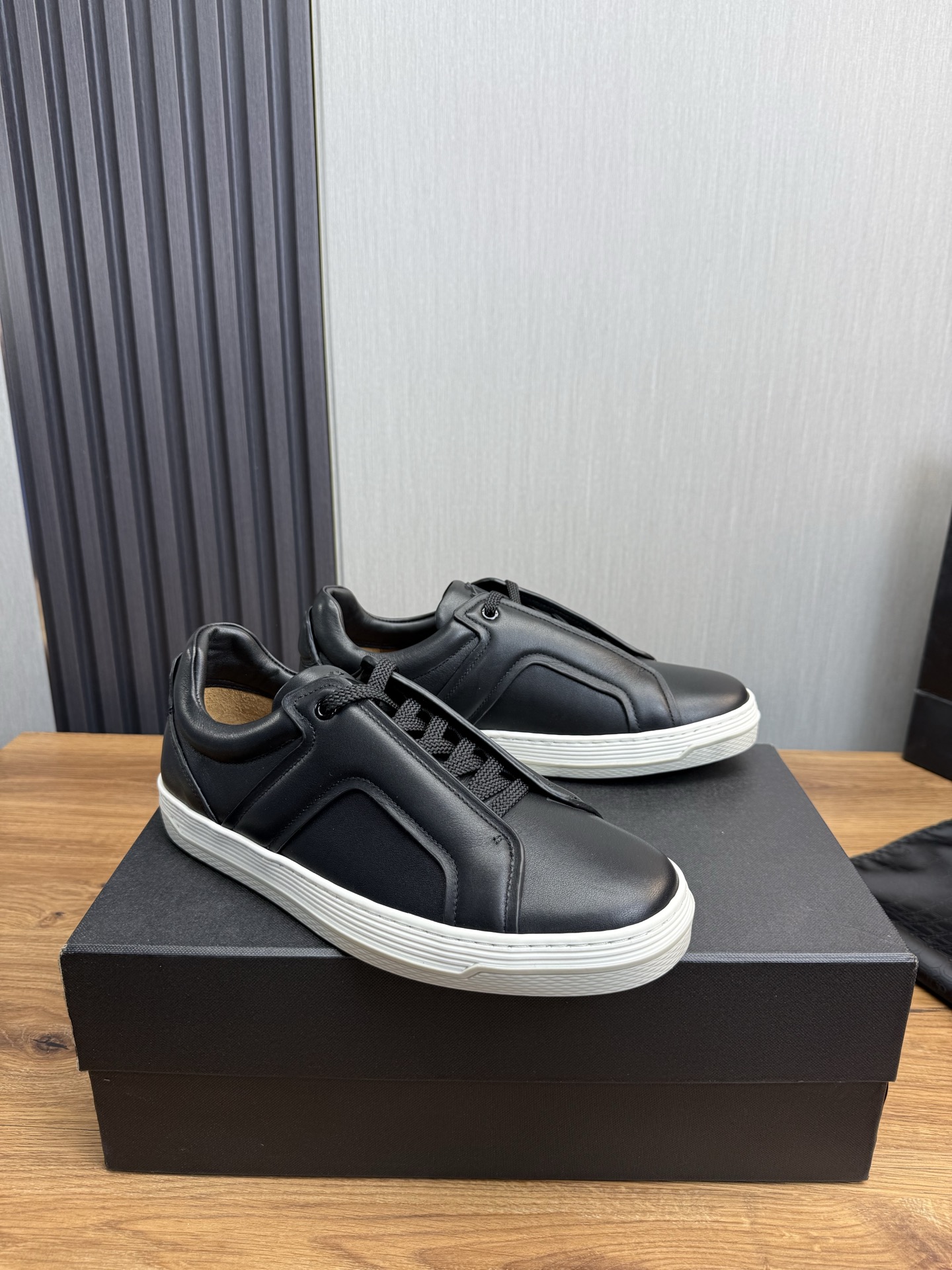 Dunhill Men's Fashion Sneakers - Black Leather, Lightweight & Breathable 4 i1742497261801 957 0 5
