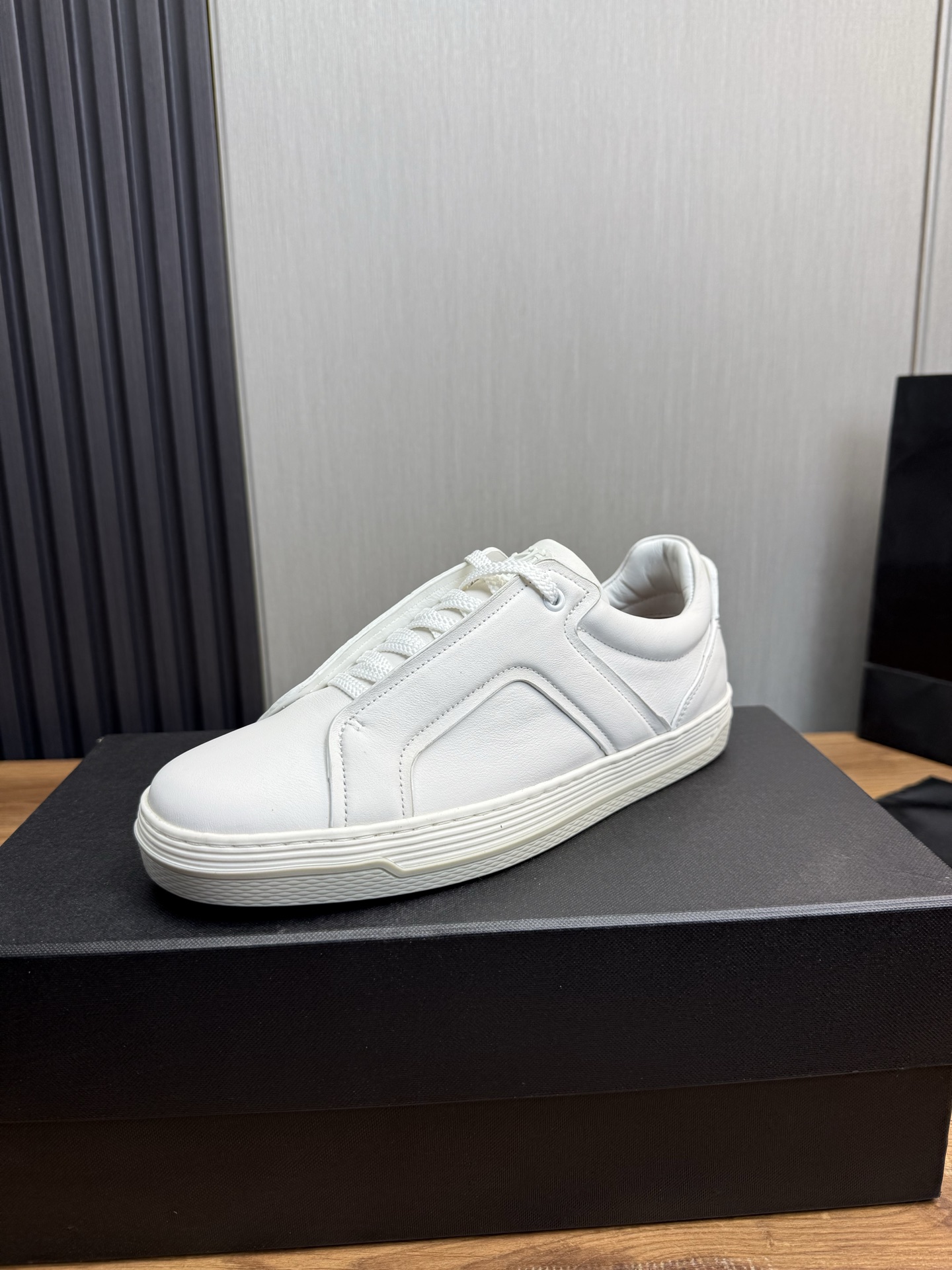 Dunhill Men's White Leather Casual Sneakers, Lightweight EVA Sole, Size 39-44 2 i1742497696130 276 0 0