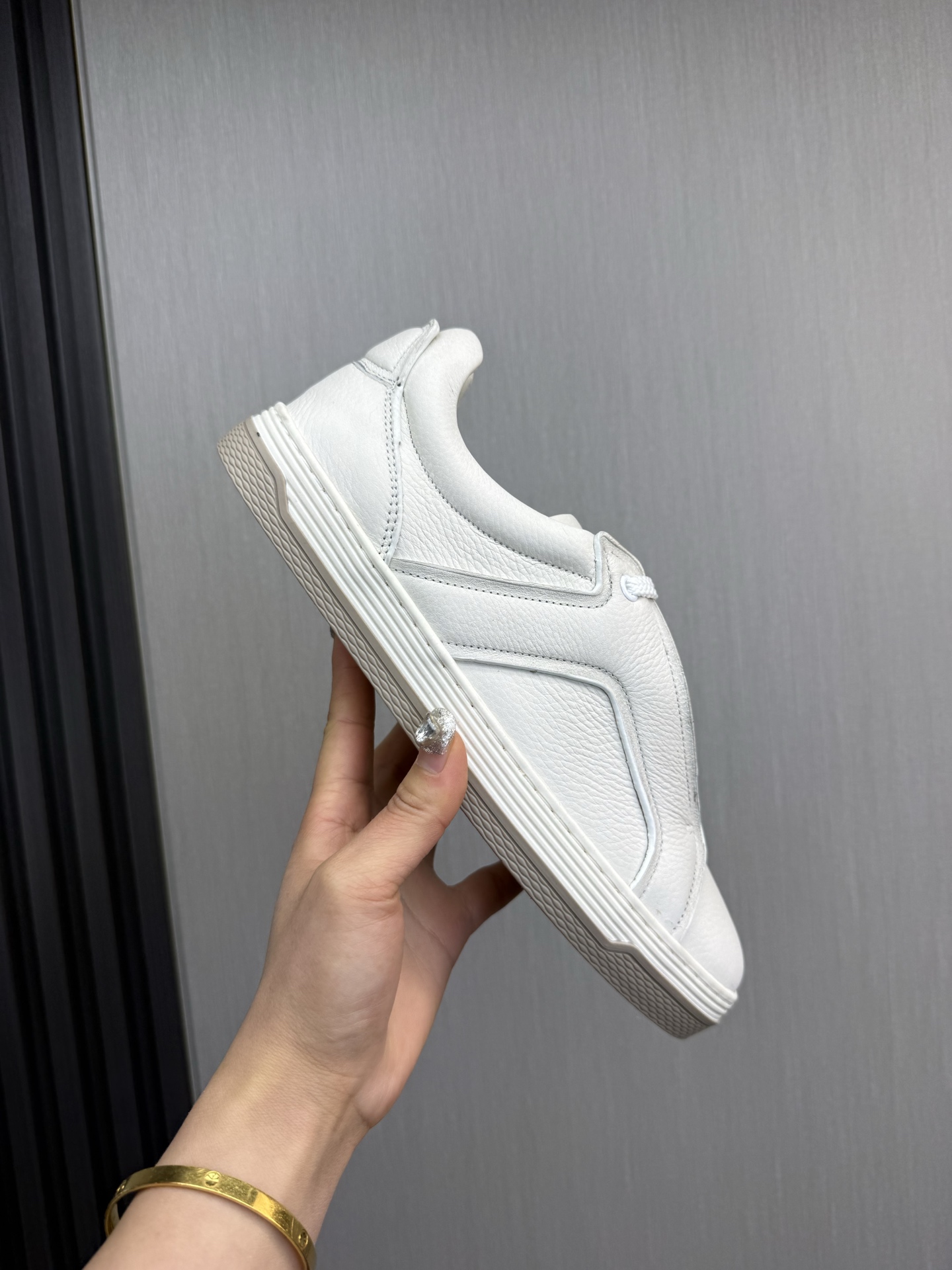 Dunhill Men's White Leather Casual Sneakers - Lightweight & Breathable 8 i1742497806991 1252 0 1