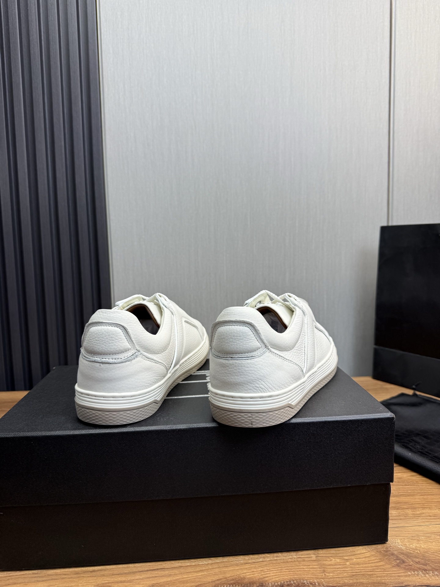 Dunhill Men's White Leather Casual Sneakers - Lightweight & Breathable 6 i1742497807020 7160 0 7