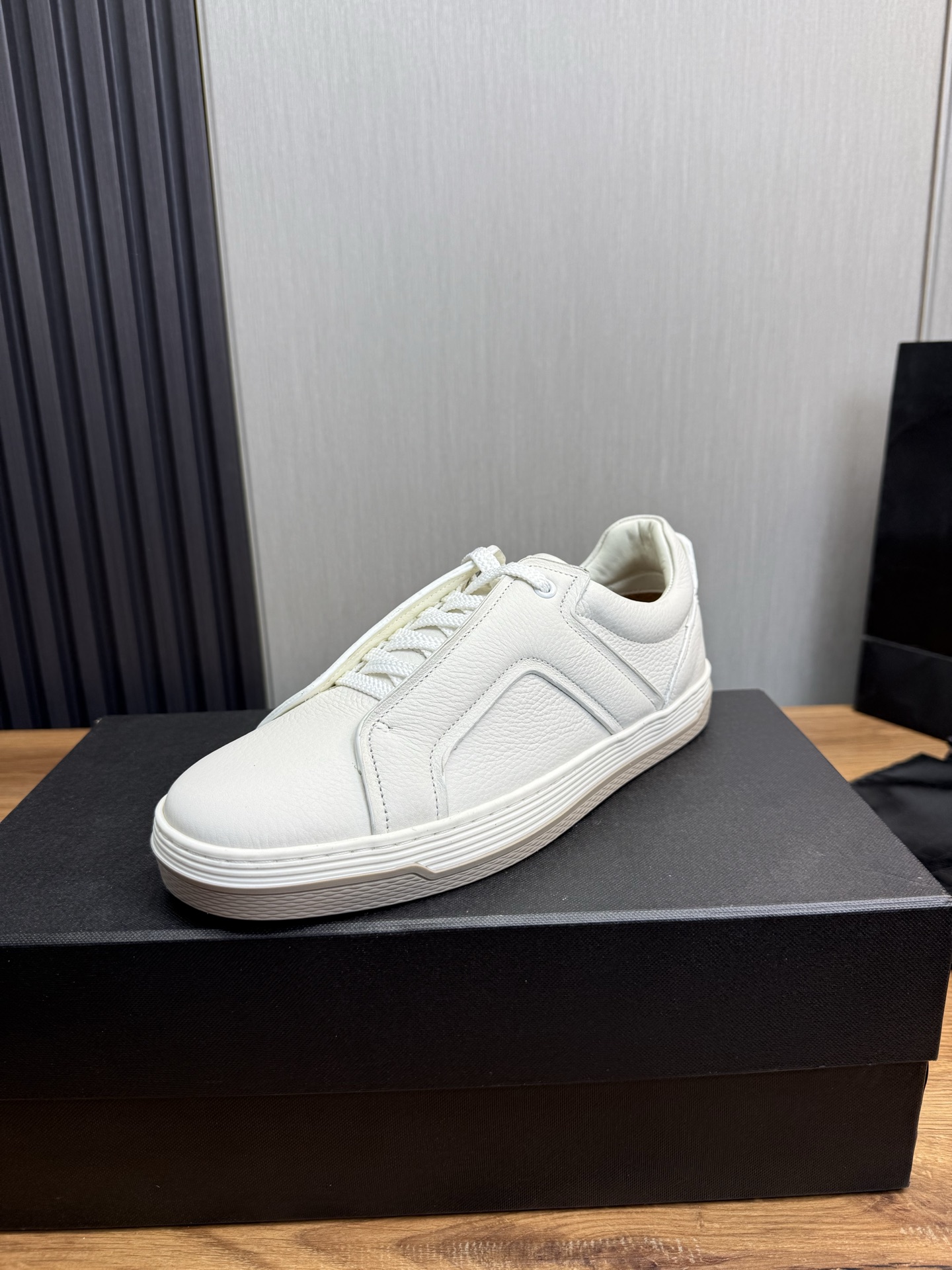 Dunhill Men's White Leather Casual Sneakers - Lightweight & Breathable 2 i1742497807029 8661 0 0