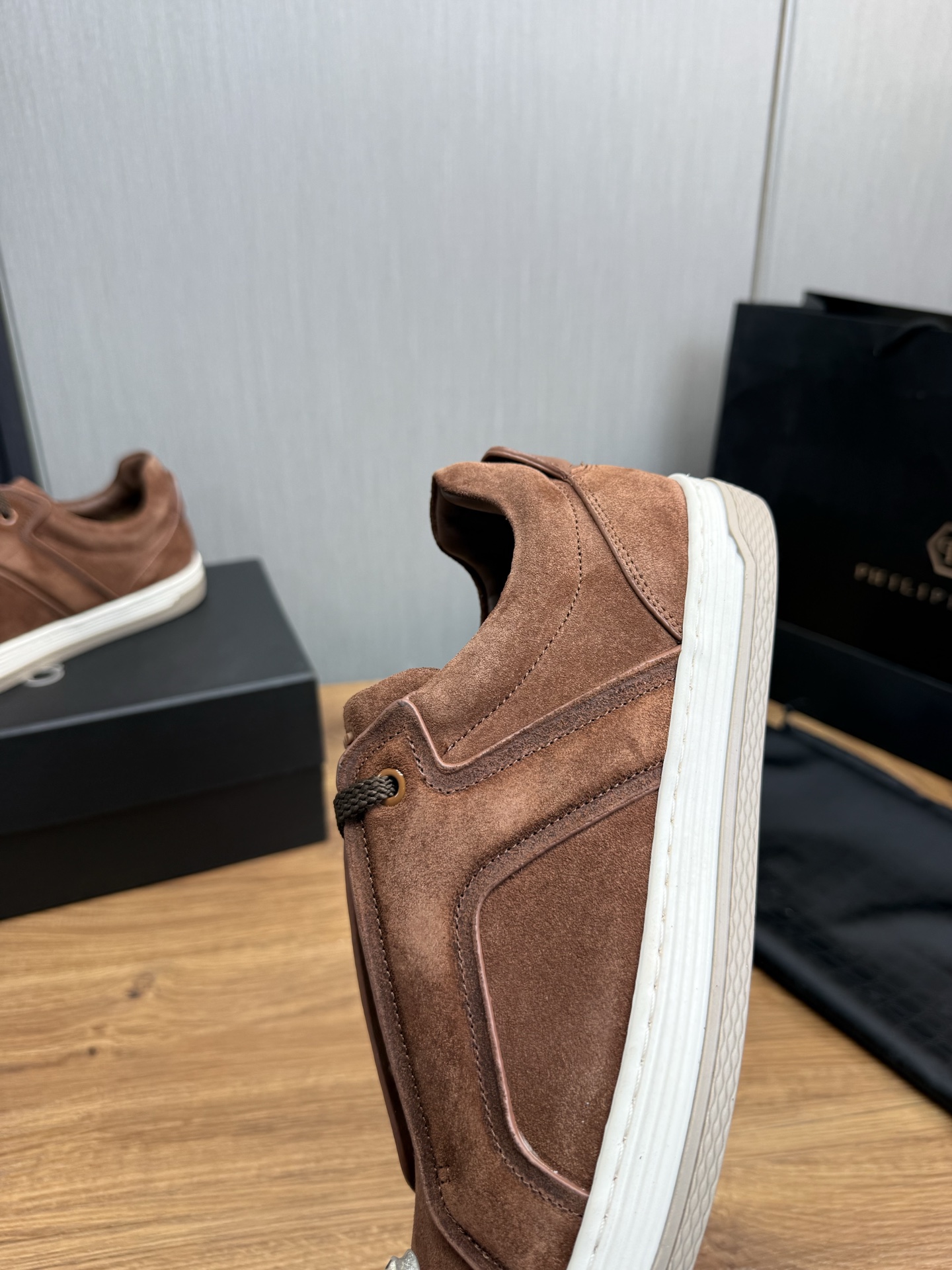 Dunhill Men's Suede Leather Low Top Sneakers, Stylish & Comfortable 10 i1742498620254 2762 0 9