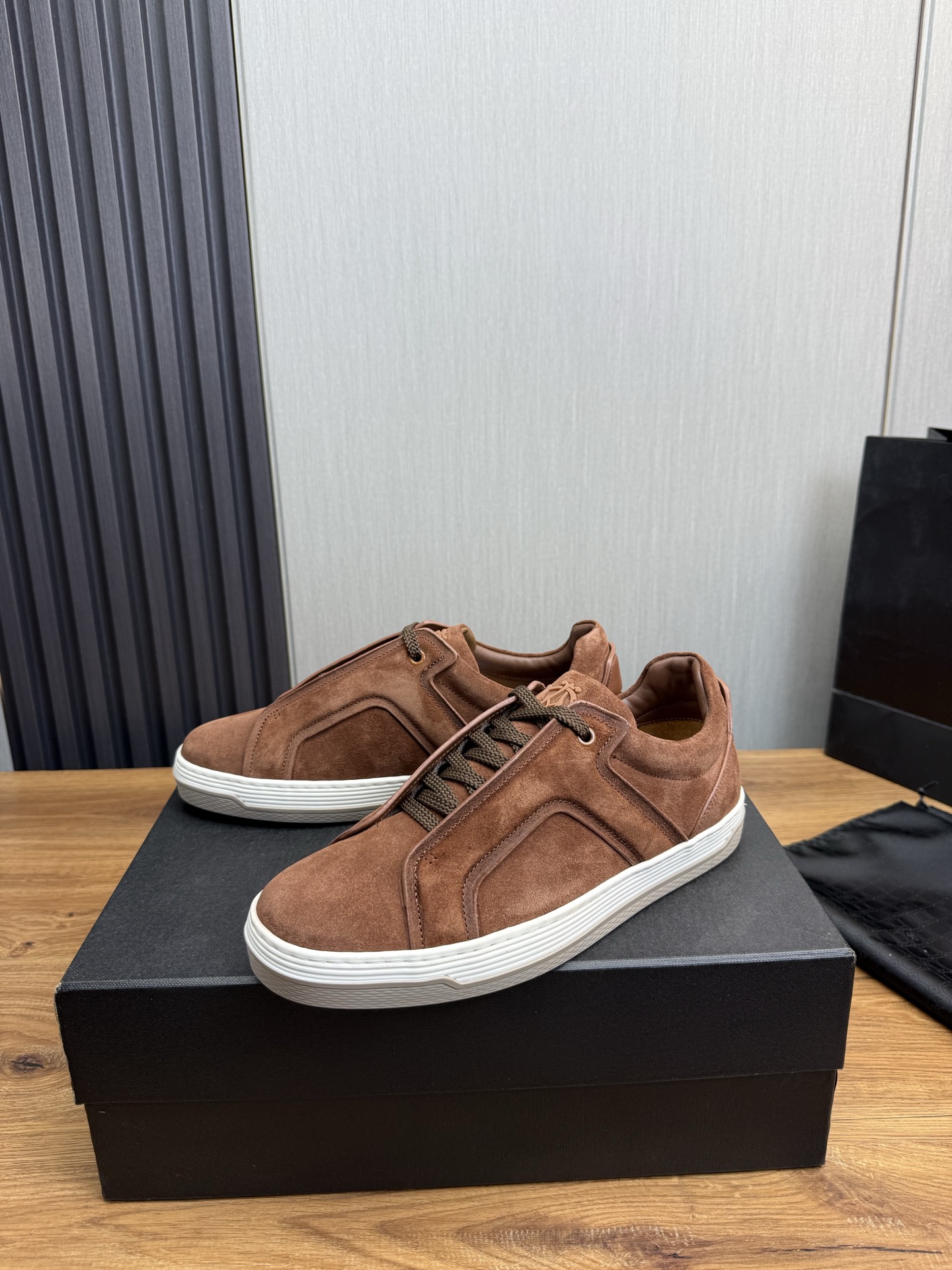 Dunhill Men's Suede Leather Low Top Sneakers, Stylish & Comfortable 4 i1742498621342 9116 0 4
