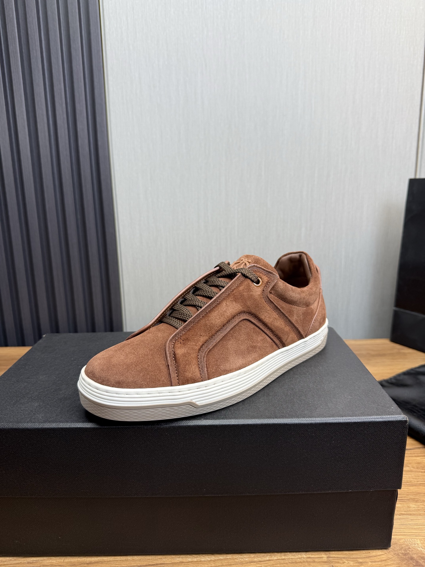 Dunhill Men's Suede Leather Low Top Sneakers, Stylish & Comfortable 2 i1742498621415 8101 0 0
