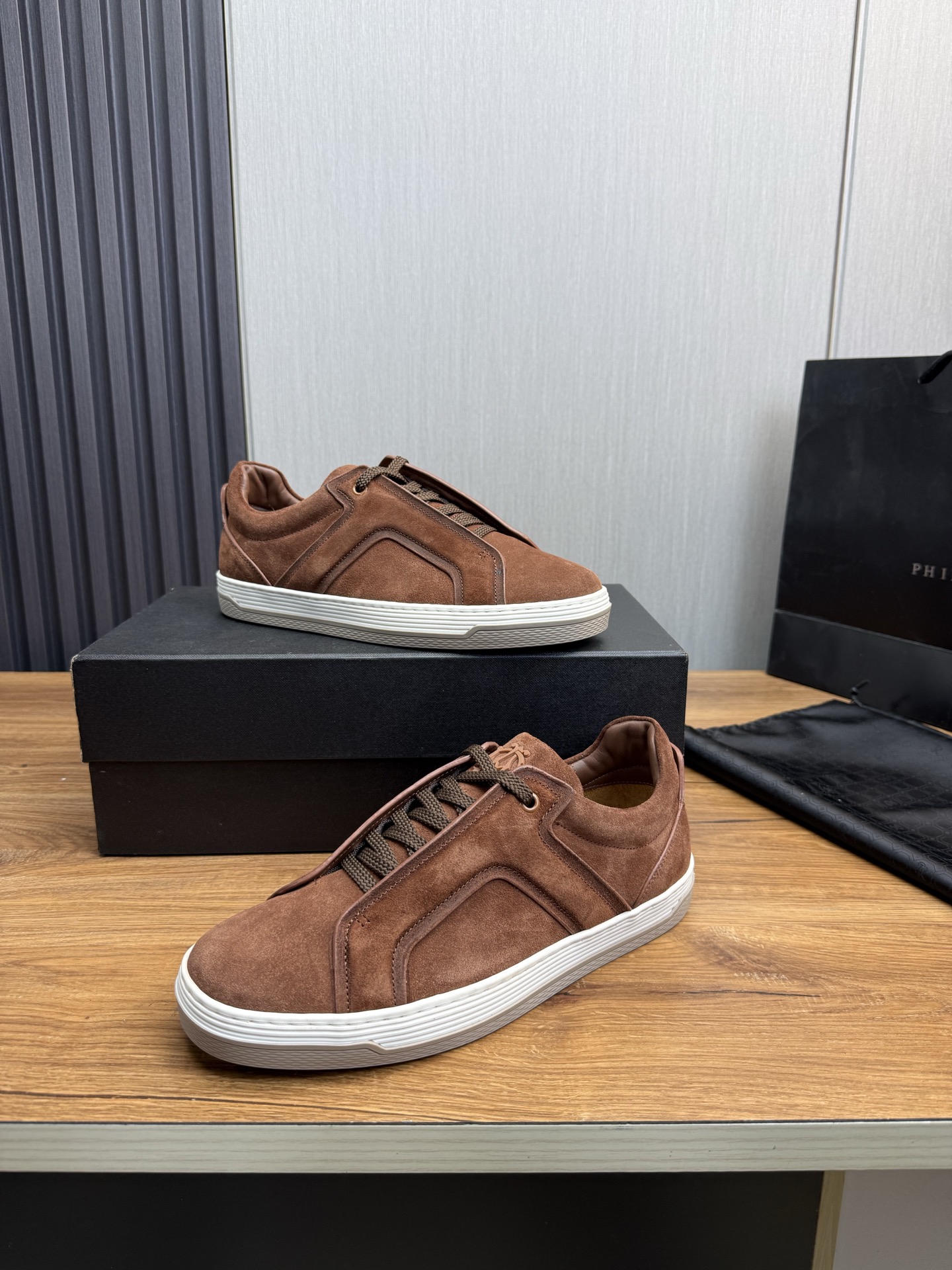 Dunhill Men's Suede Leather Low Top Sneakers, Stylish & Comfortable 5 i1742498622077 9235 0 8