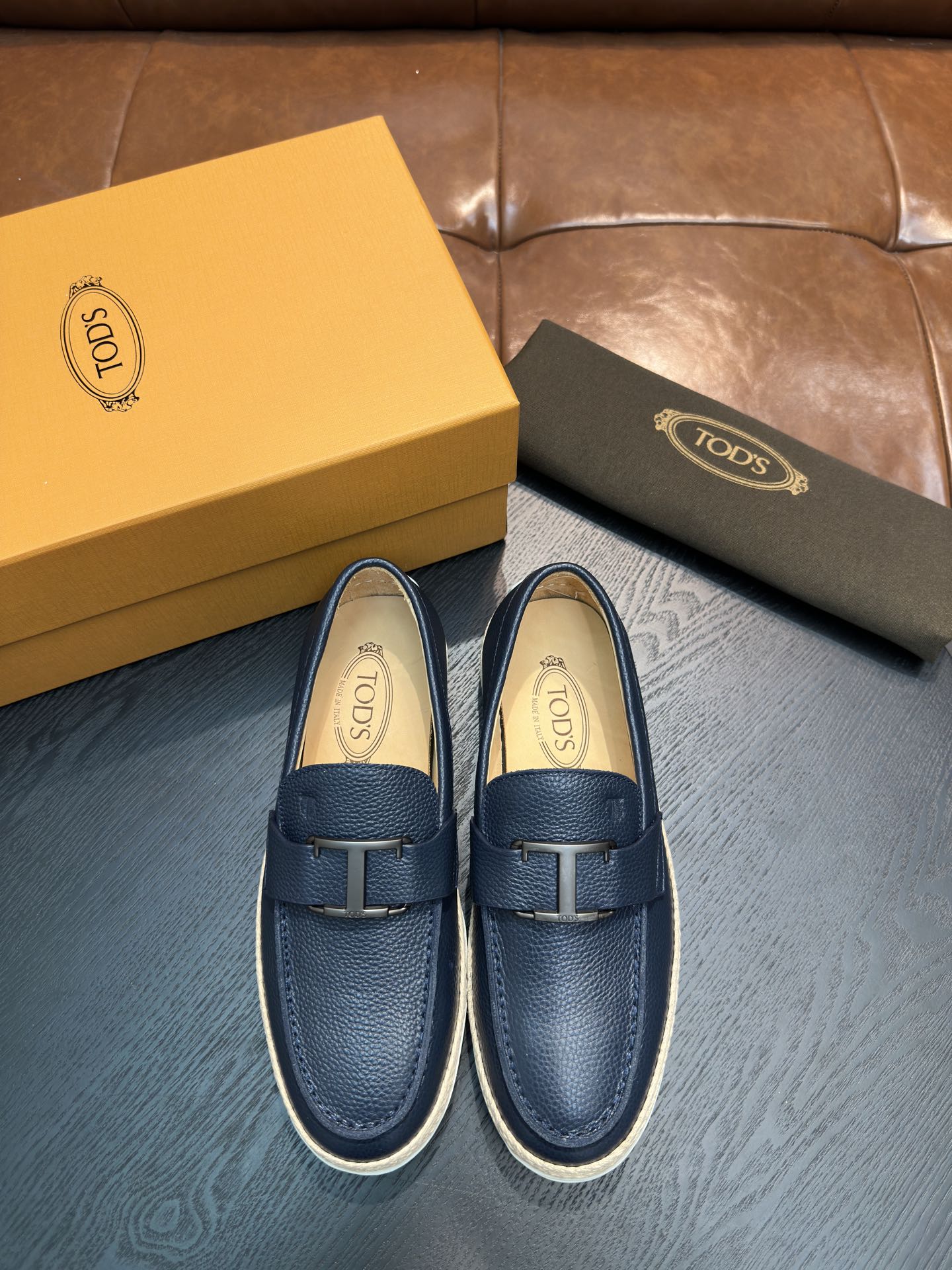 TOD'S Men's Leather Loafers with Metal Buckle - Classic & Comfortable 2 i1742583979034 5023 0 0