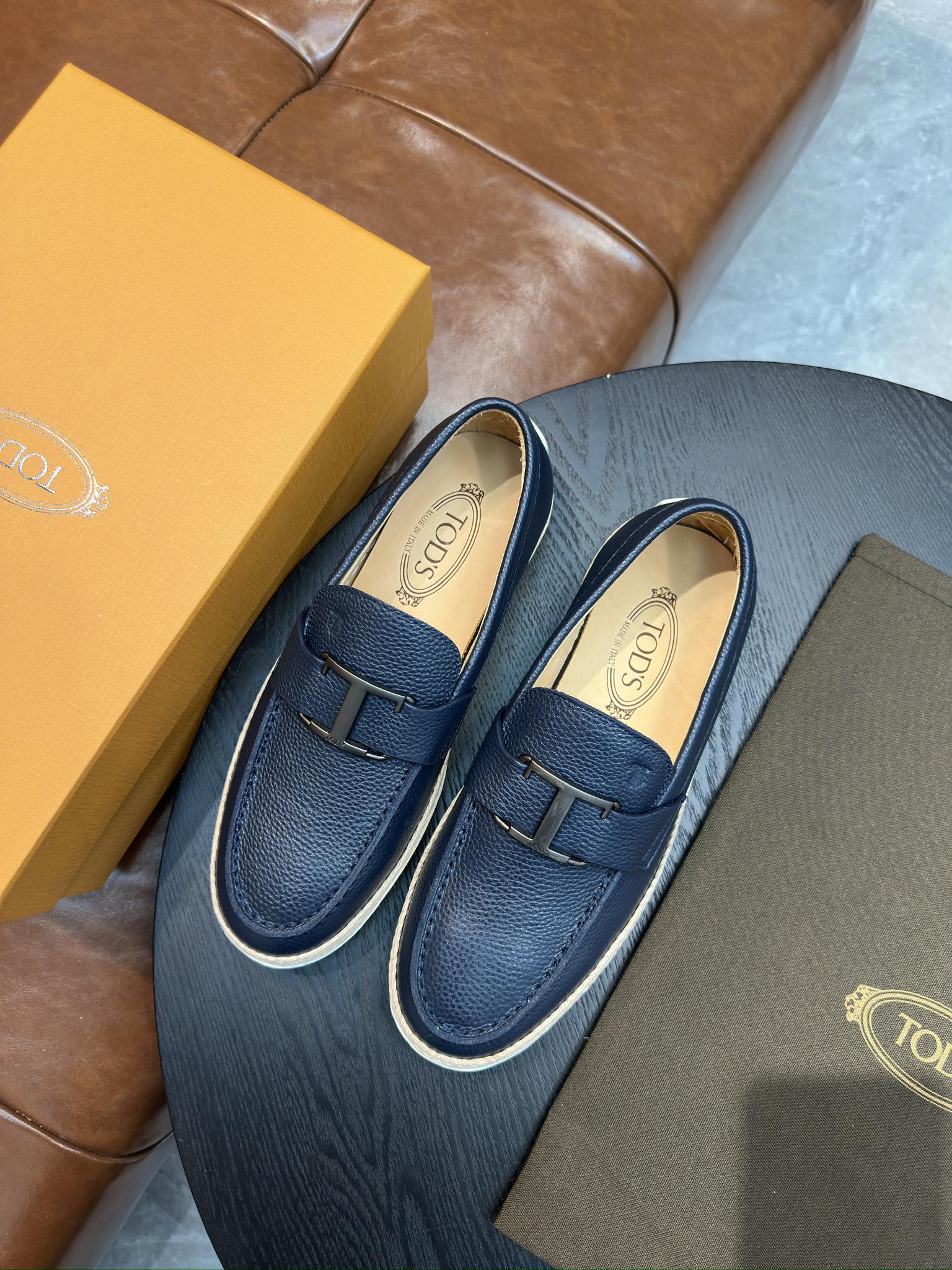 TOD'S Men's Leather Loafers with Metal Buckle - Classic & Comfortable 9 i1742583979034 6658 0 7
