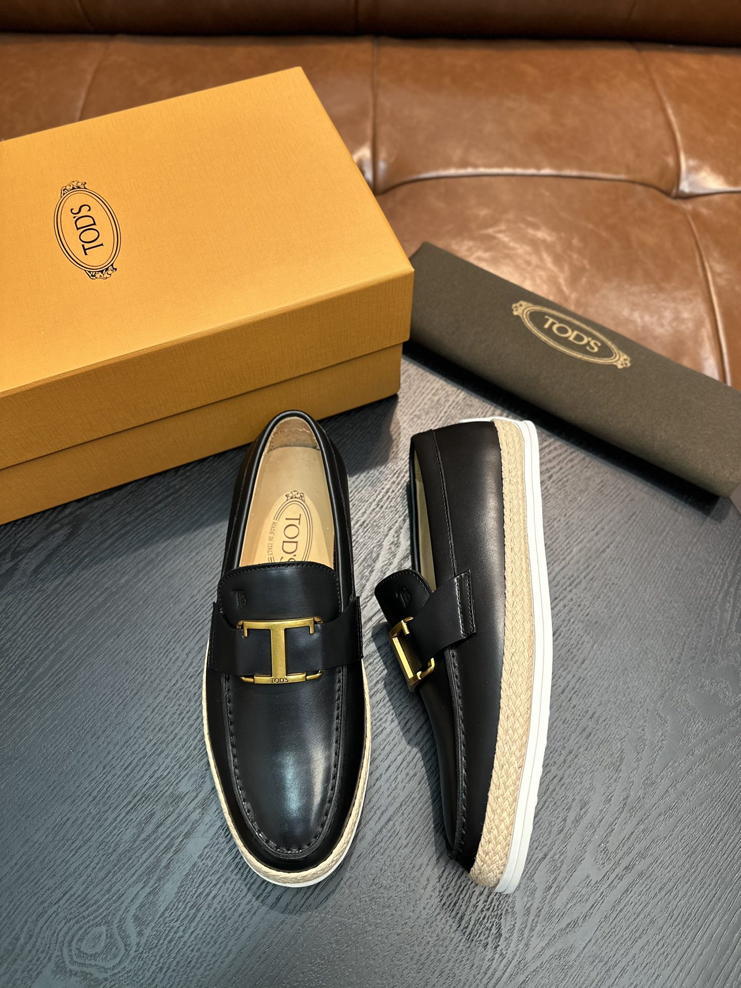 TOD'S Leather Loafers with Metal Buckle - Classic & Comfortable Style 3 i1742584038340 5518 0 1