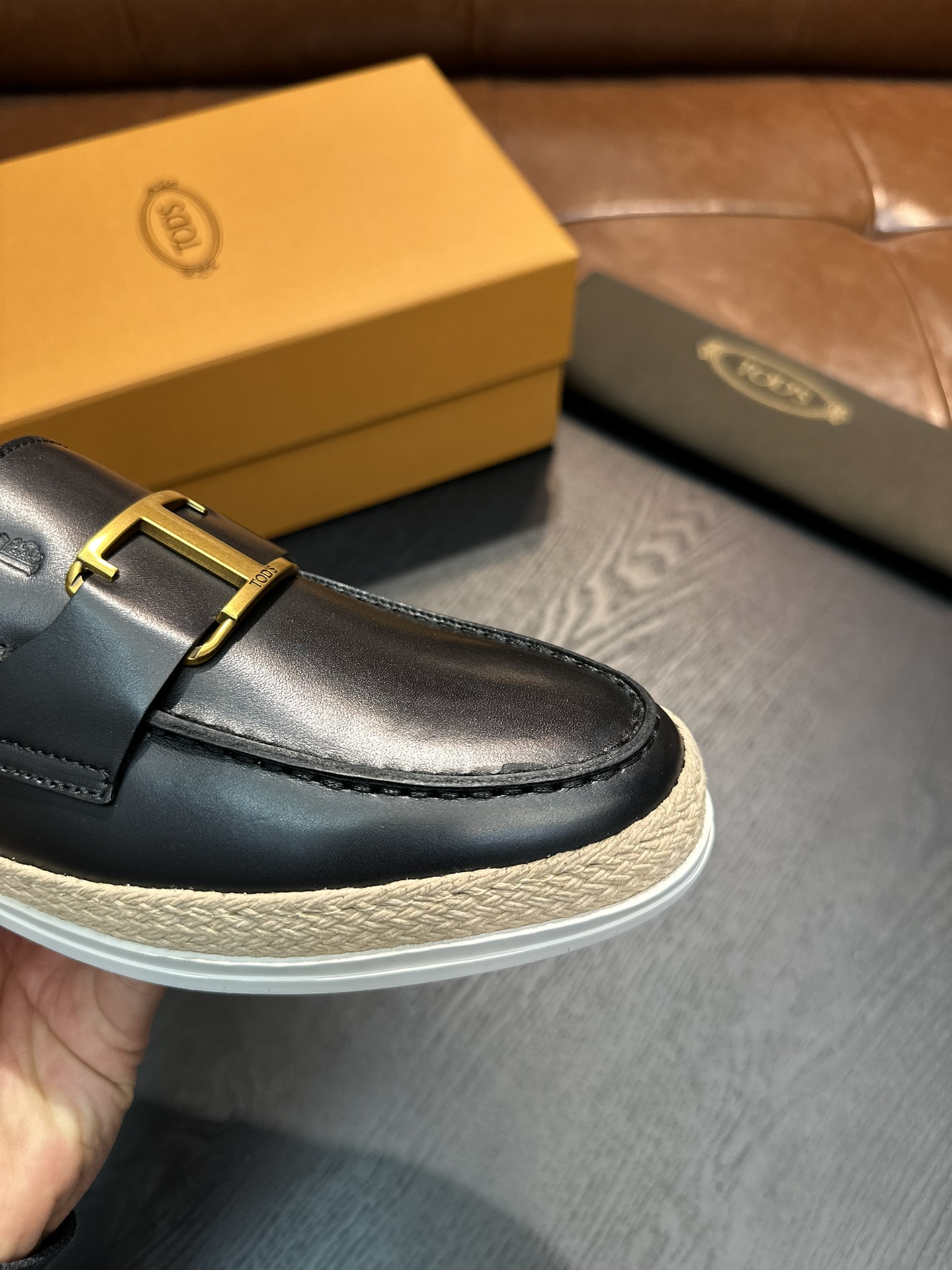 TOD'S Leather Loafers with Metal Buckle - Classic & Comfortable Style 8 i1742584038340 6714 0 6