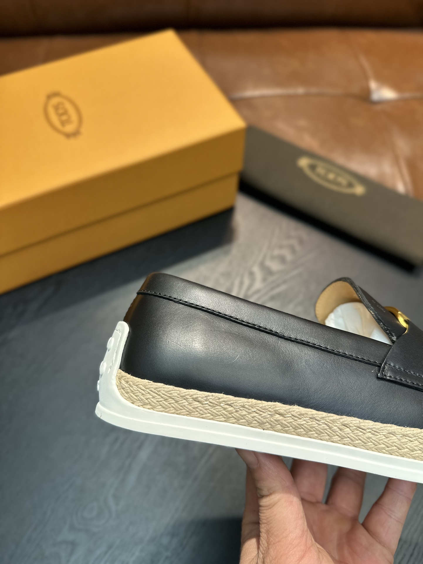 TOD'S Leather Loafers with Metal Buckle - Classic & Comfortable Style 7 i1742584038340 7114 0 5