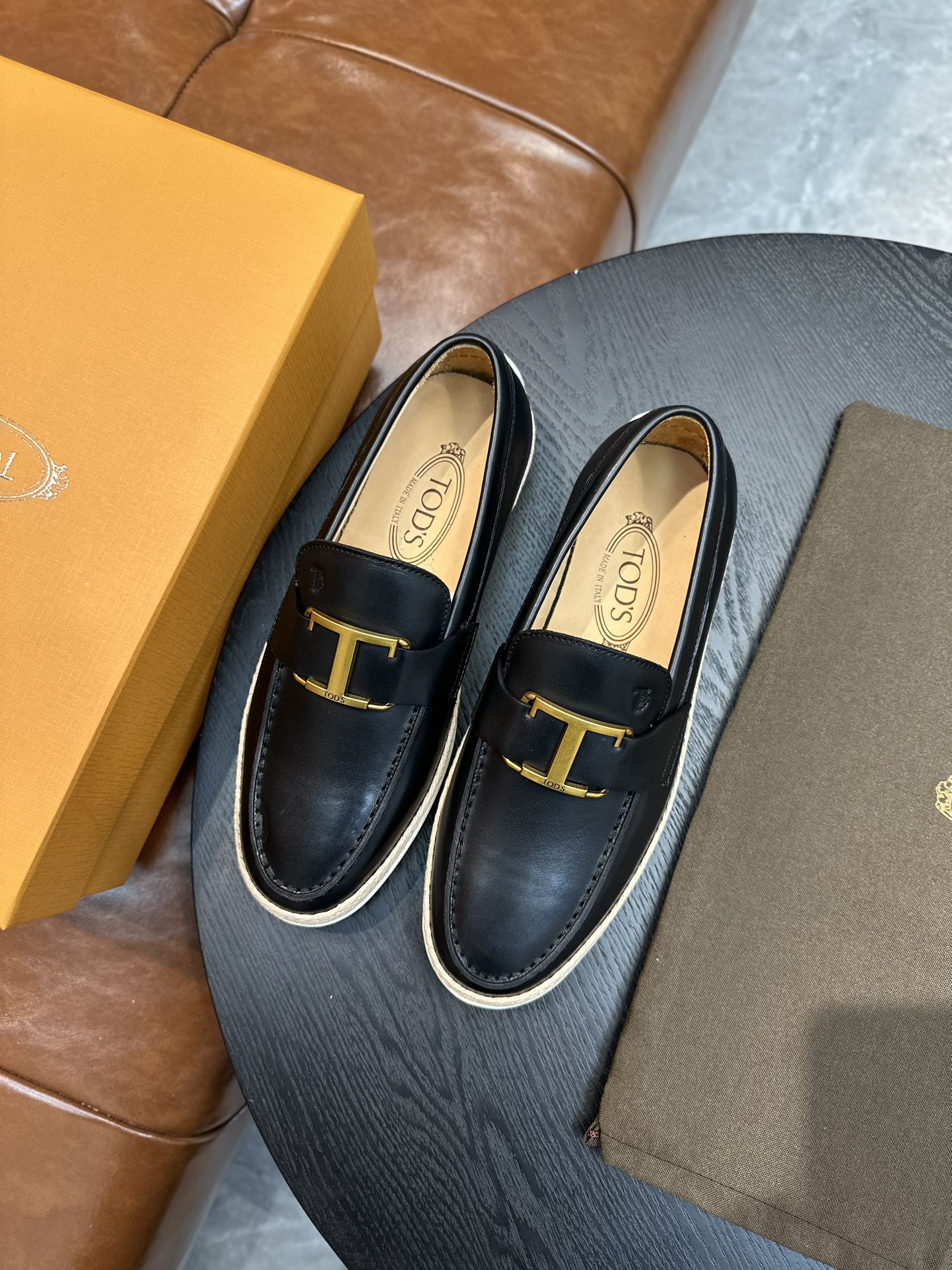 TOD'S Leather Loafers with Metal Buckle - Classic & Comfortable Style 9 i1742584038644 9979 0 7