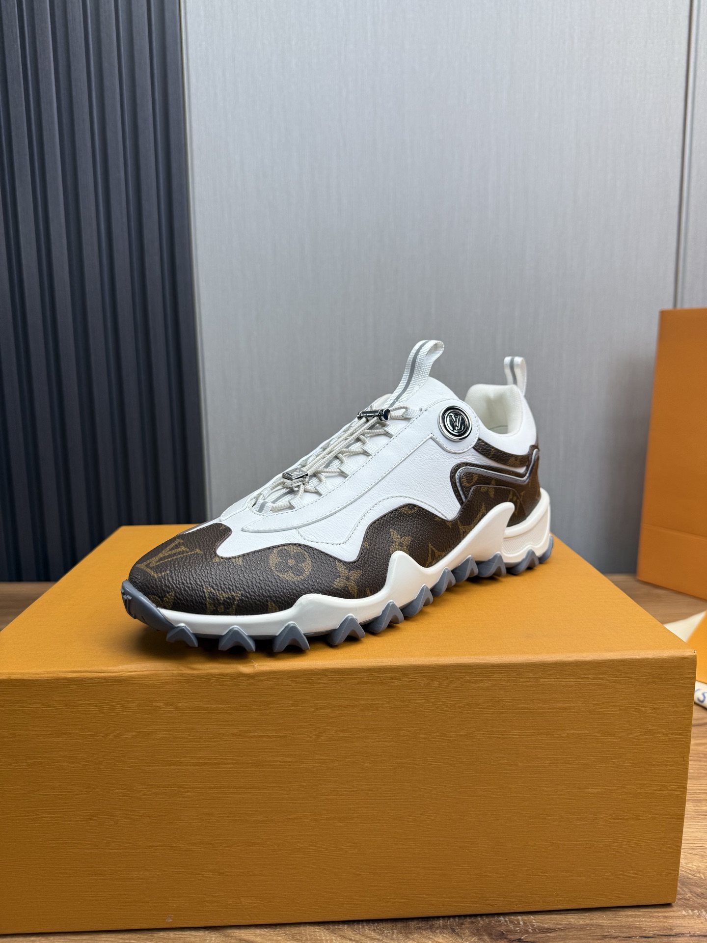 NO:274857,LV Louis Vuitton L Home Donkey RUSH Series Outdoor Casual Sports Shoes Jogging Shoes, Original Purchase and Development Make Products This LV Rush Sports Shoes are integrated into the technology grid, highlighting the sporty aesthetics and the inspiration of off-road sports shoes. Elastic shoelaces and metal lassoon buckles are easy to put on and off, rubber Monogram pattern and LV Circle logos are on the side, original customized imported technology fabrics are imported breathable mesh, anti-slip TPU sole, high-quality single product!  Size39-44 (38.45. Custom made),,louis vuitton,louis vuitton,louis vuitton,louis vuitton,louis vuitton,sneakers19860909LV路易威登L家 驴牌 RUSH 系列 户外 休闲 运动鞋 慢跑鞋,原版购入开发 做货 本款 LV Rush 运动鞋为科技网格融入 彰显运动美学和越野运动鞋的灵感启发.弹力鞋带和金属套索扣方便穿脱,橡胶 Monogram 图案和 LV Circle 标识栖身侧面,原版定制进口科技面料进口透气网里,防滑TPU大底,高品质单品！ Size39-44（38.45.定做）,,louis vuitton,louis vuitton,louis vuitton,louis vuitton,sneakers,Men's shoes