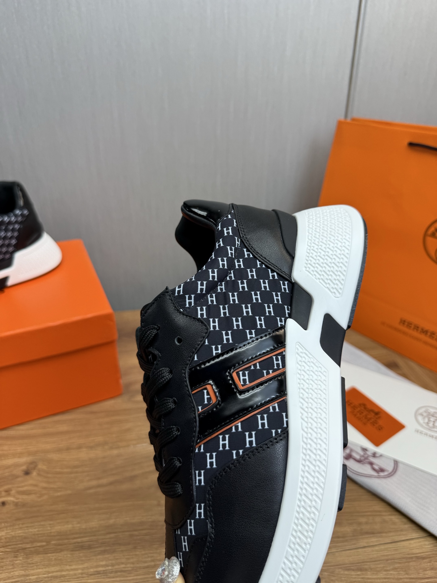 Hermes Men's H-Motif Leather Sneakers - Stylish, Comfortable, and Durable 10 i1743102986089 1202 0 8