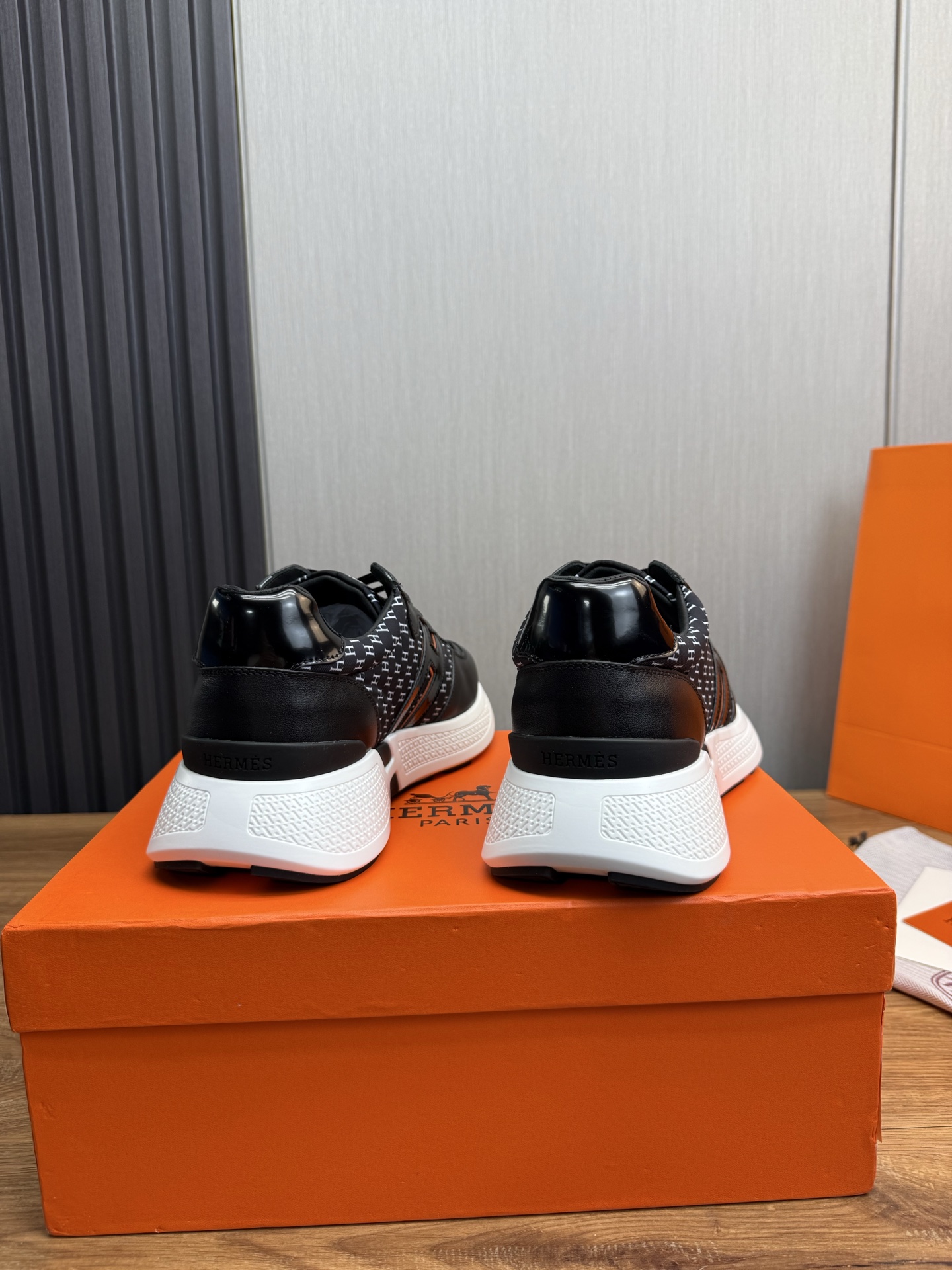 Hermes Men's H-Motif Leather Sneakers - Stylish, Comfortable, and Durable 6 i1743102987760 9420 0 6