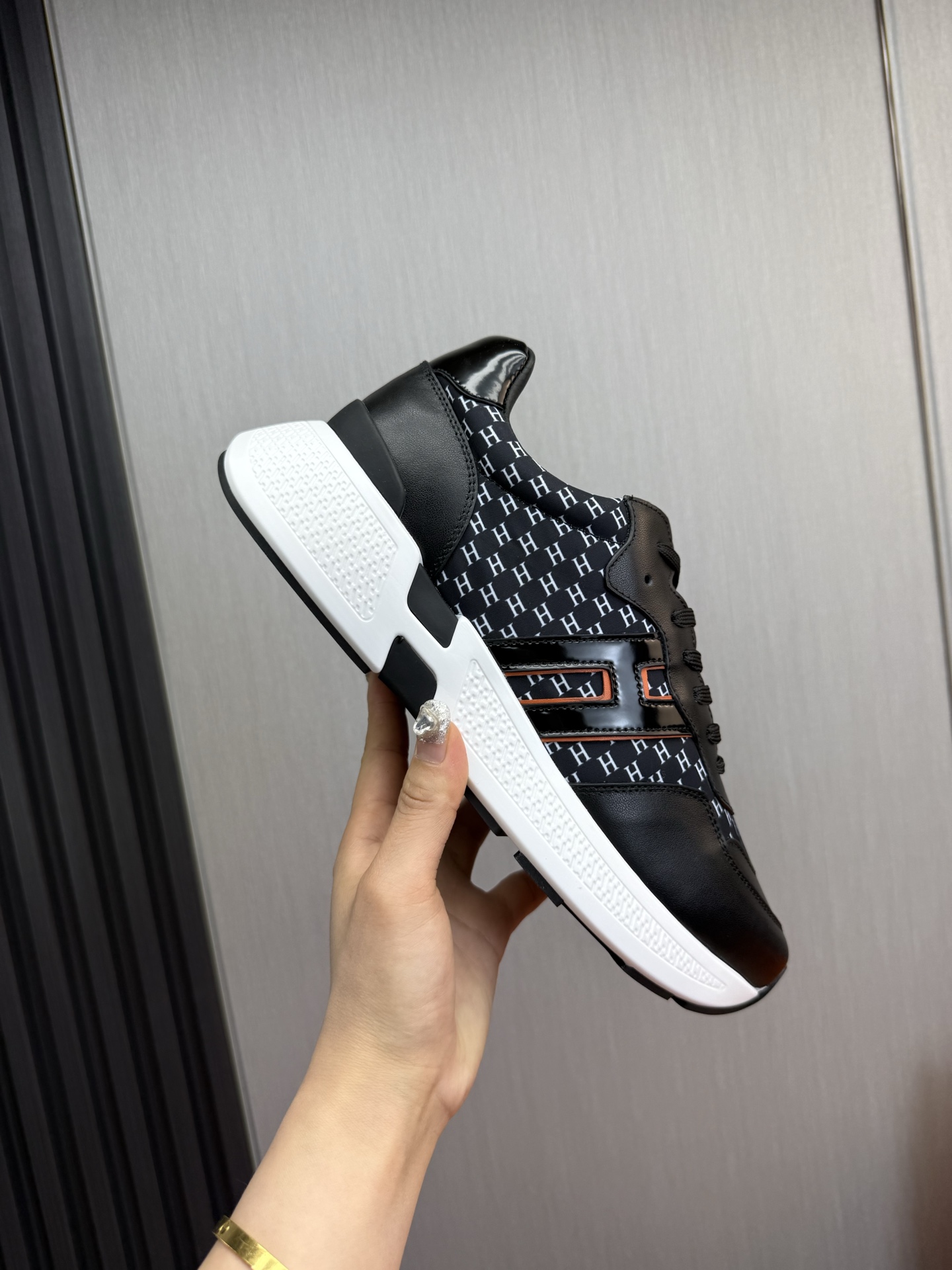 Hermes Men's H-Motif Leather Sneakers - Stylish, Comfortable, and Durable 8 i1743102987801 3006 0 1