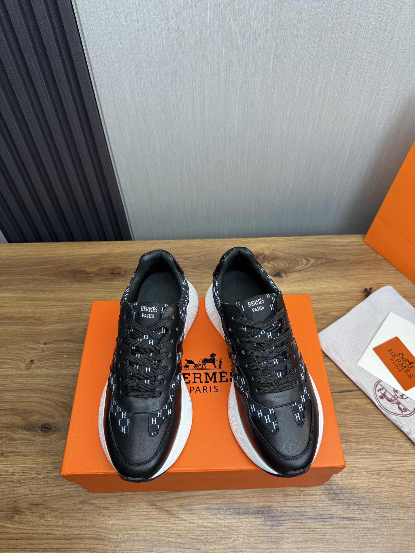Hermes Men's H-Motif Leather Sneakers - Stylish, Comfortable, and Durable 3 i1743102987864 3888 0 0