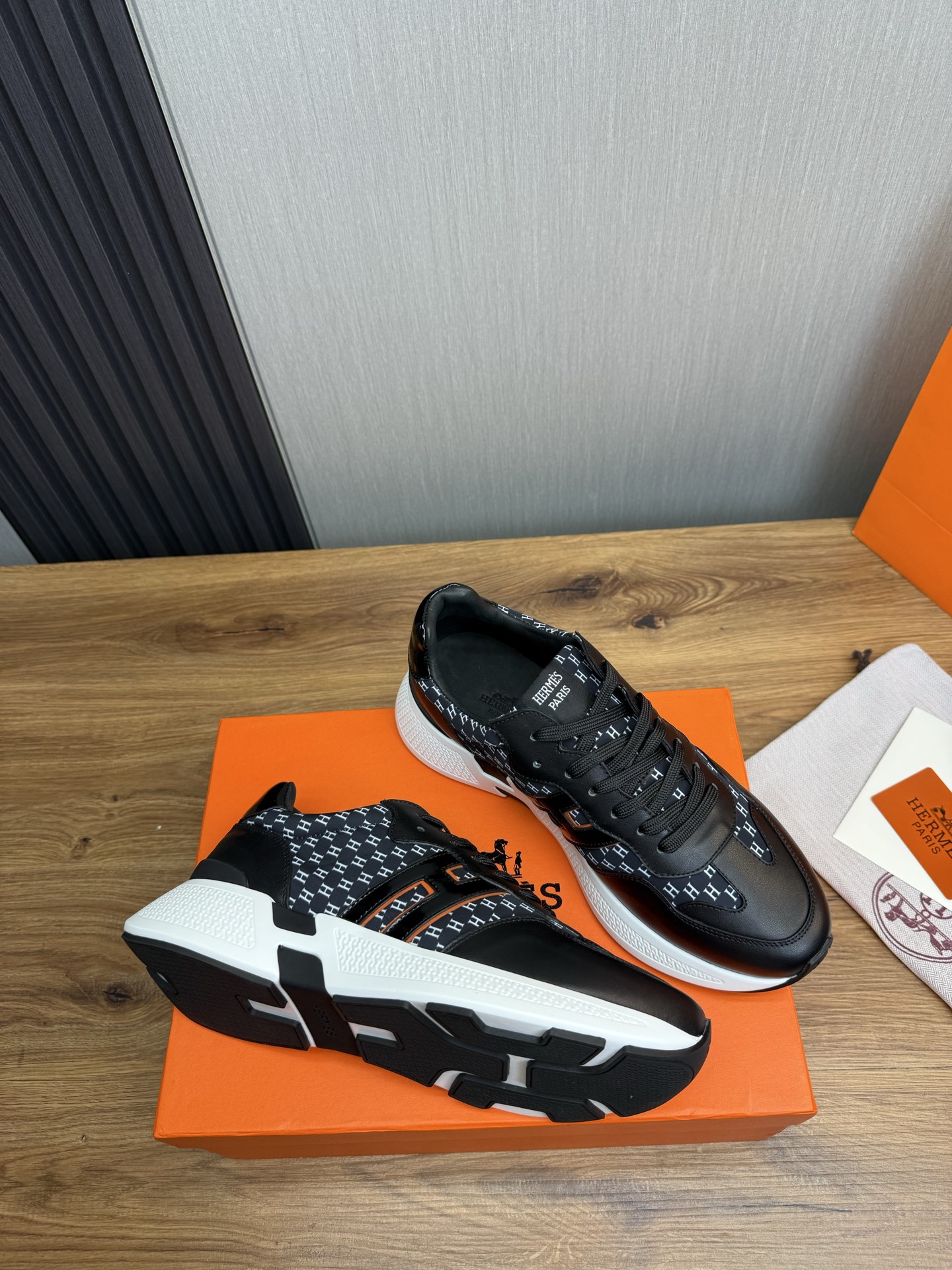 Hermes Men's H-Motif Leather Sneakers - Stylish, Comfortable, and Durable 7 i1743102988824 7011 0 4