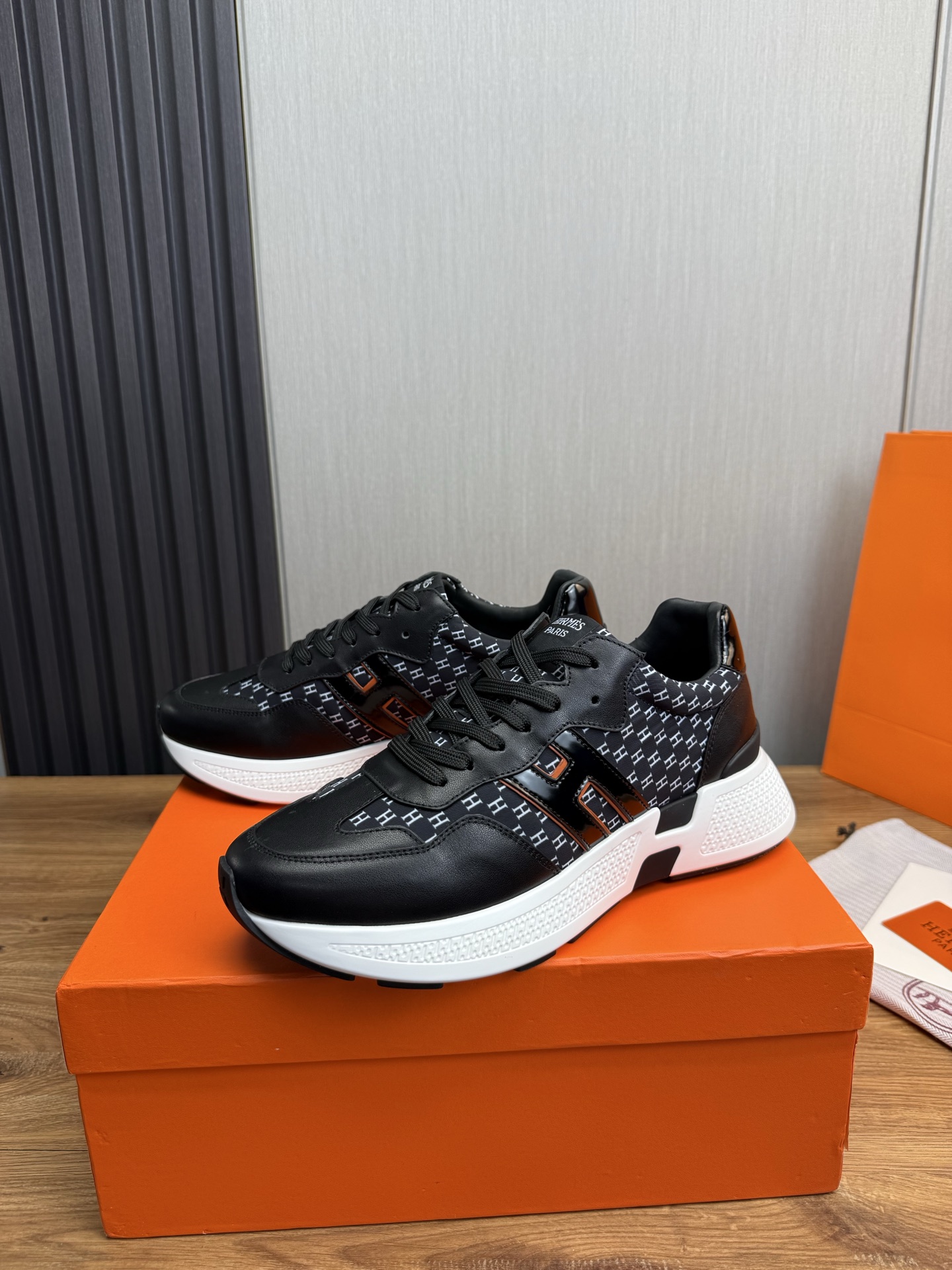 Hermes Men's H-Motif Leather Sneakers - Stylish, Comfortable, and Durable 4 i1743102988825 8039 0 3