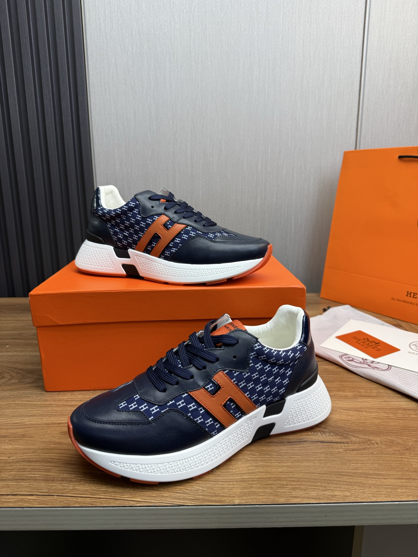 Hermès Men's H Sneakers - Stylish Leather Design, Sizes 39-44 5 i1743103012929 1804 0 8