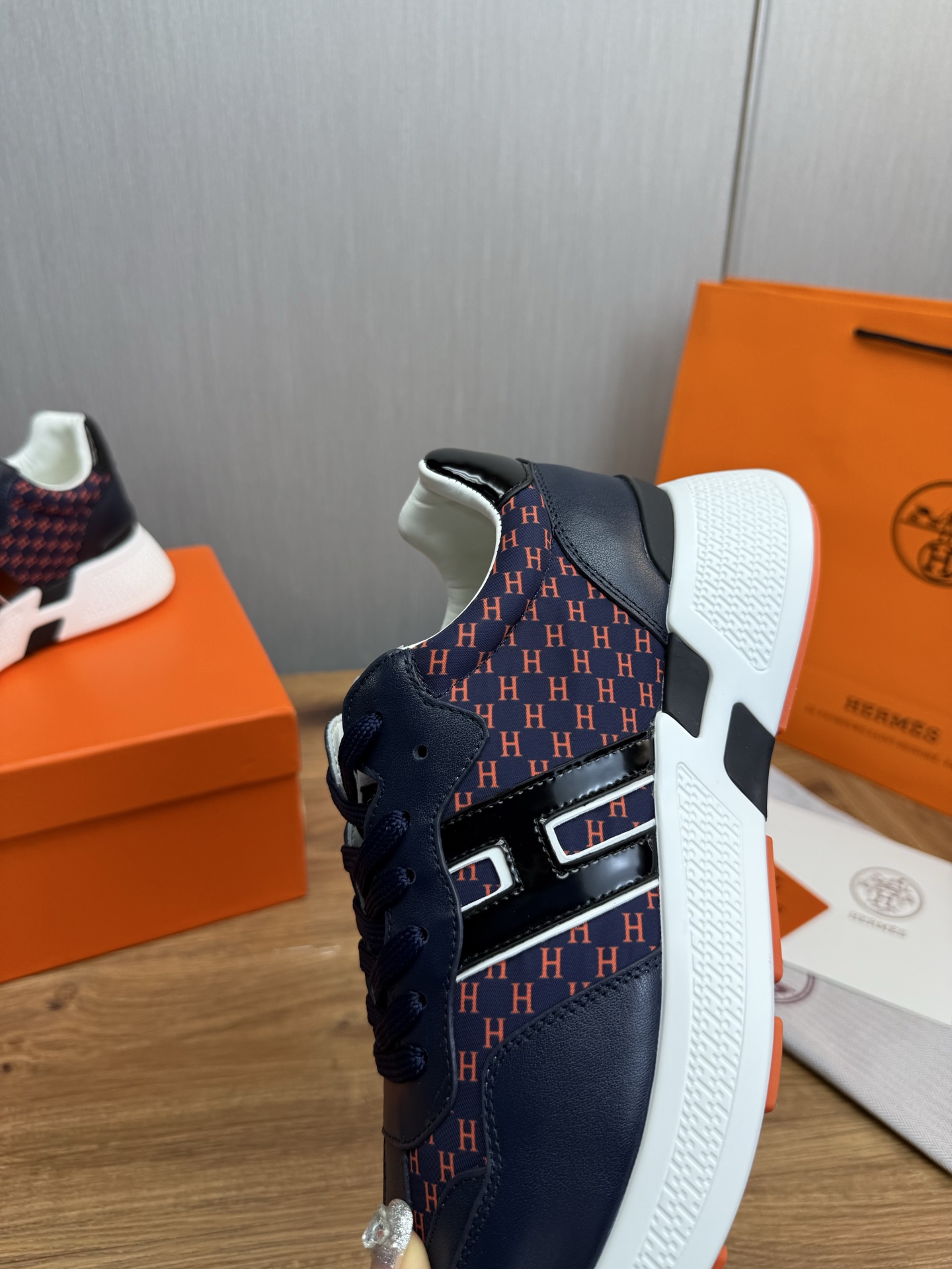 Hermès Men's H-Motif Leather Sneakers - Stylish and Comfortable 9 i1743103114015 9131 0 10