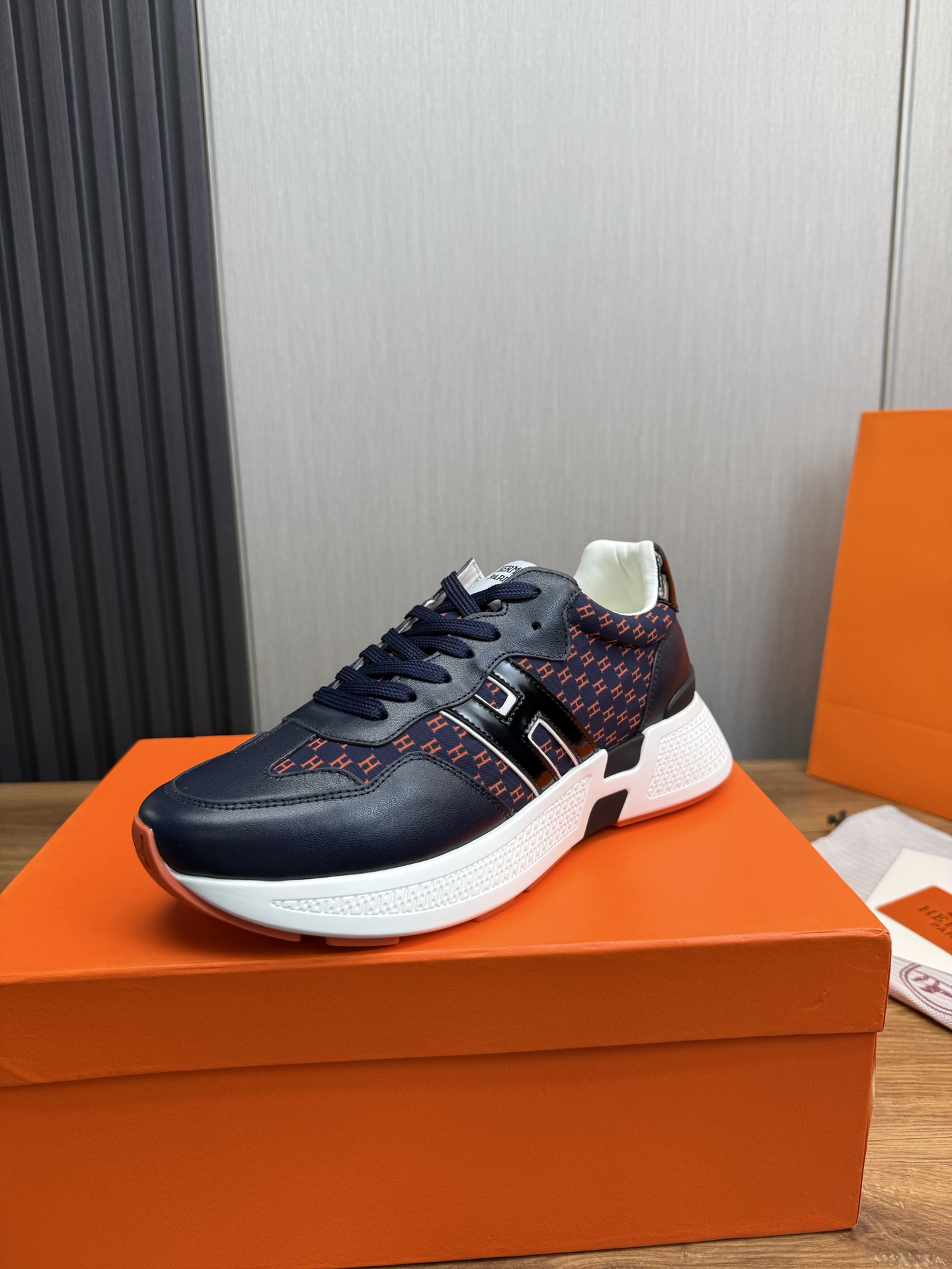 Hermès Men's H-Motif Leather Sneakers - Stylish and Comfortable 2 i1743103114054 2513 0 0
