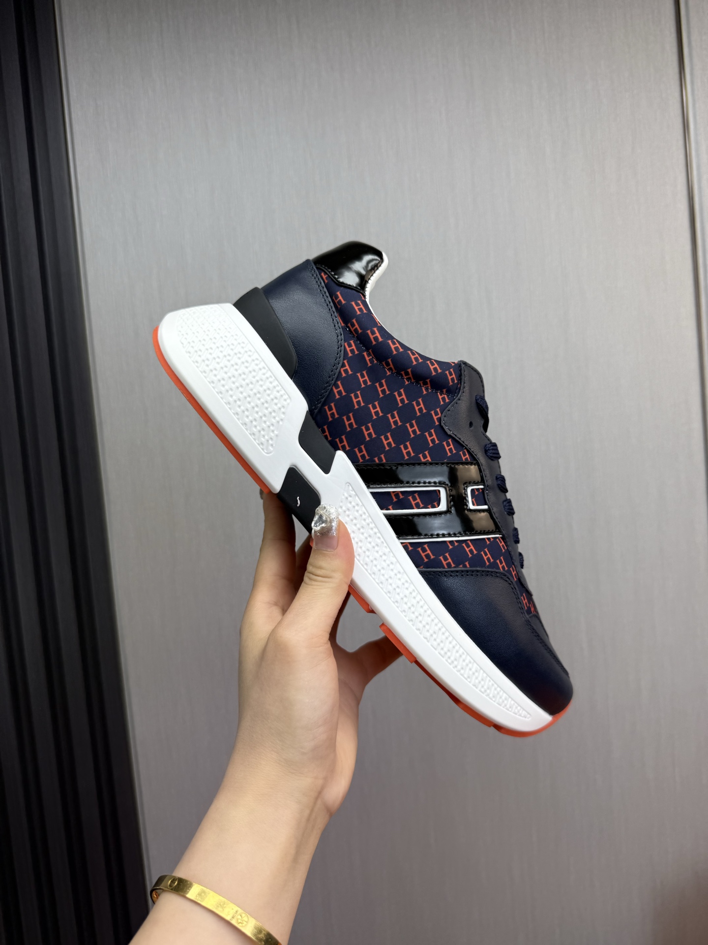 Hermès Men's H-Motif Leather Sneakers - Stylish and Comfortable 8 i1743103114126 919 0 1