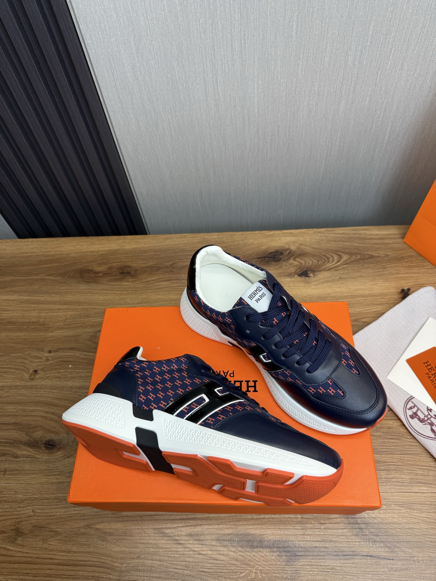 Hermès Men's H-Motif Leather Sneakers - Stylish and Comfortable 7 i1743103115172 4374 0 6